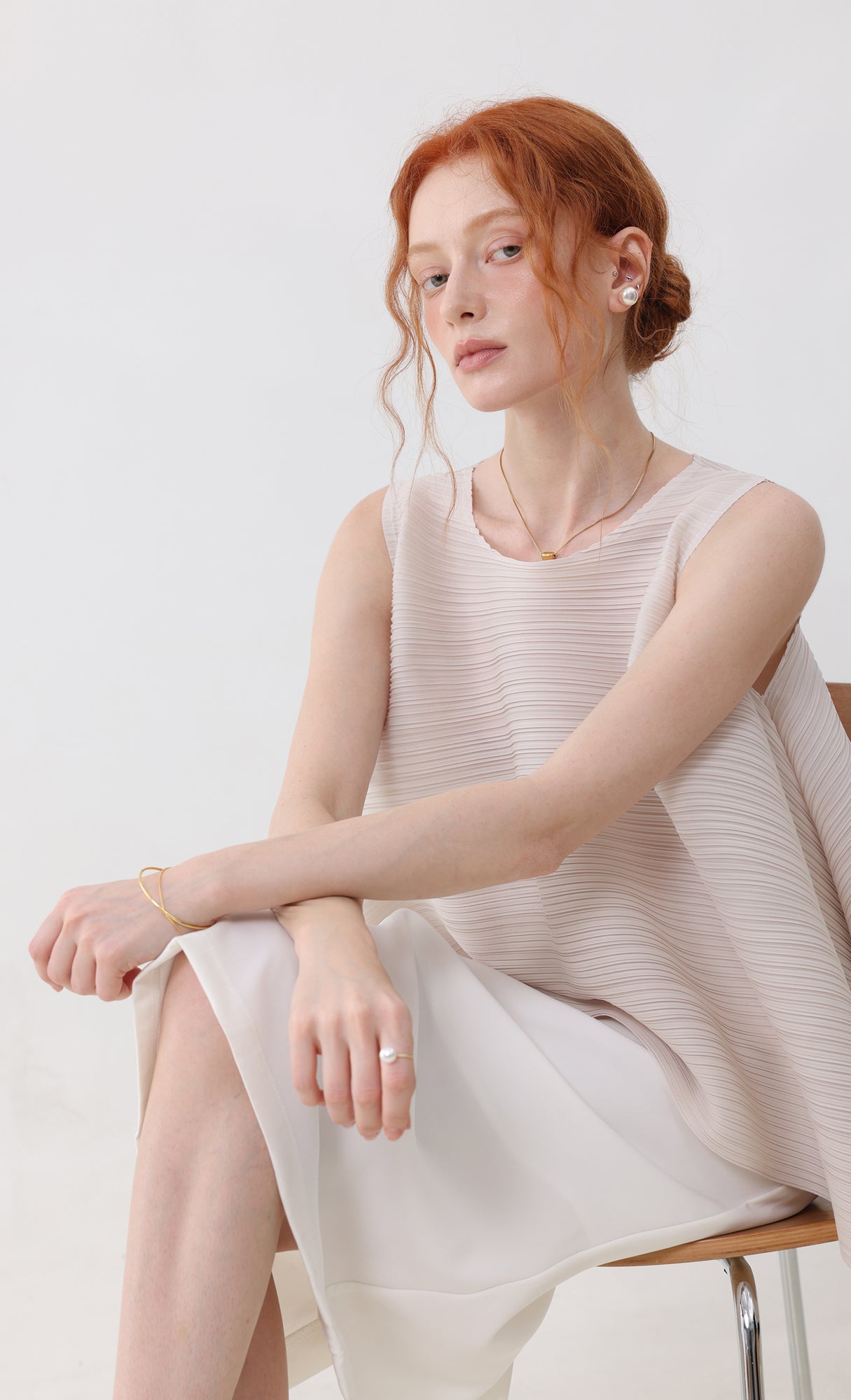 Fine flare pleated top_lightbeige