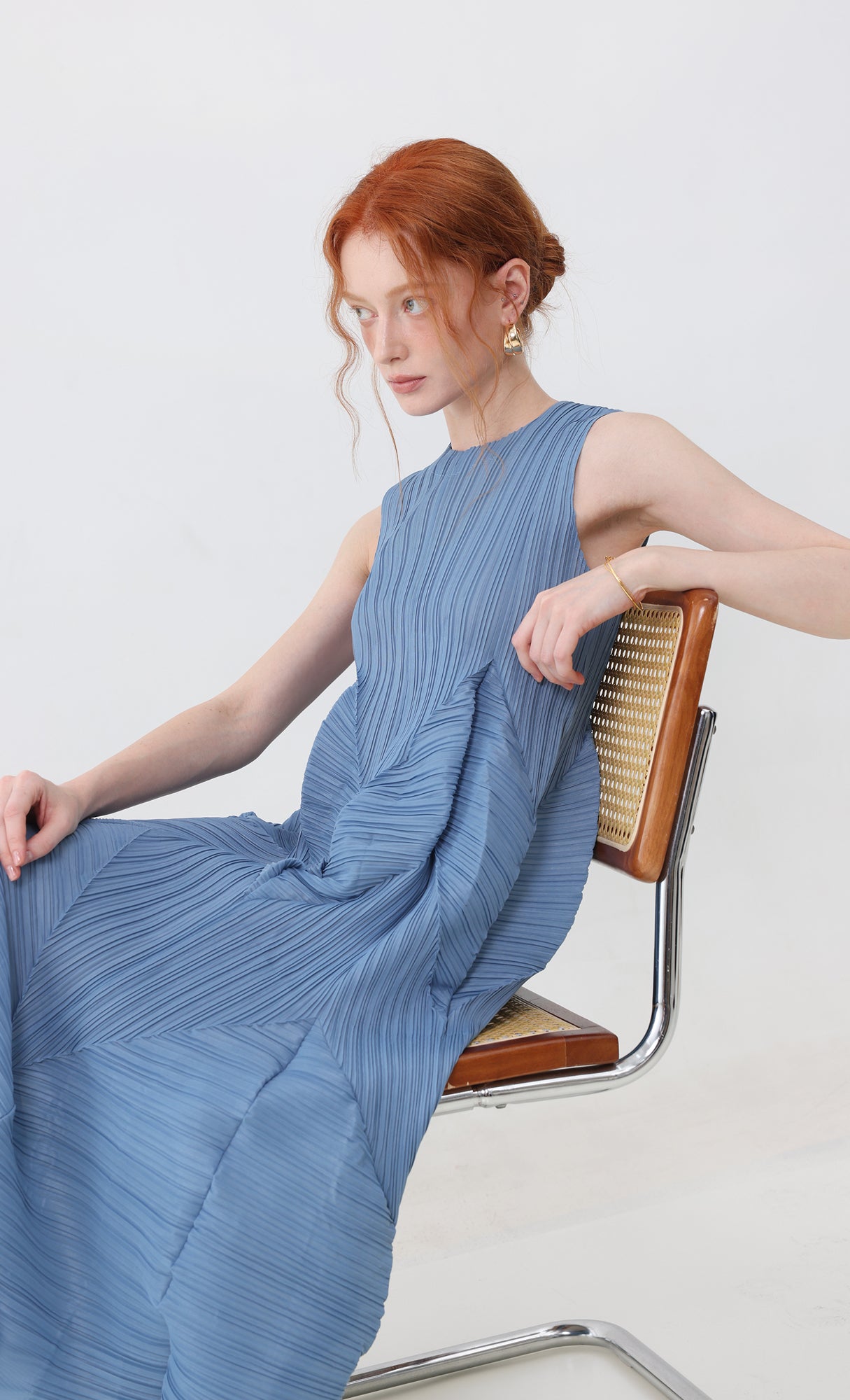 Allu volume sleeveless pleated dress_blue