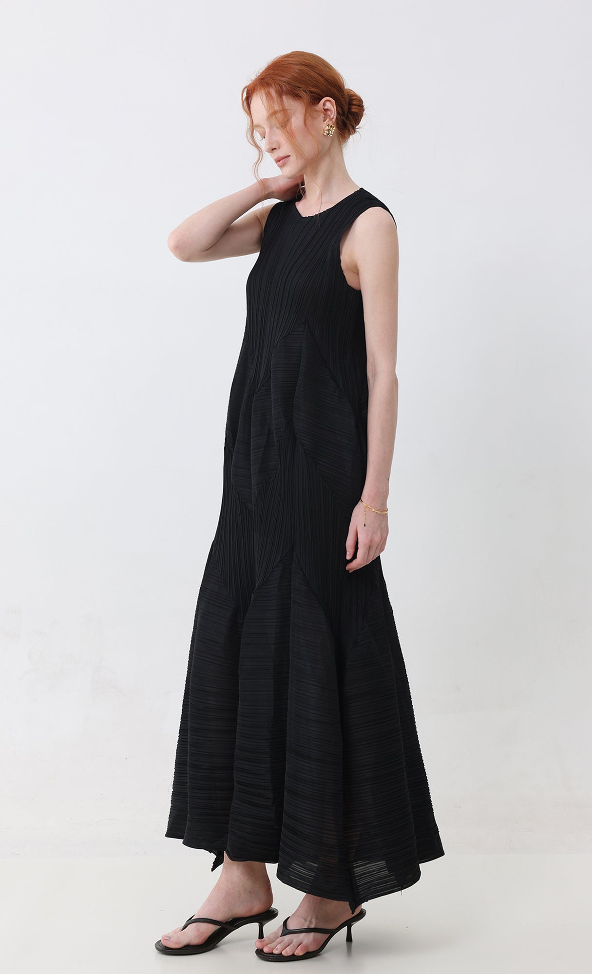 Allu volume sleeveless pleated dress_black