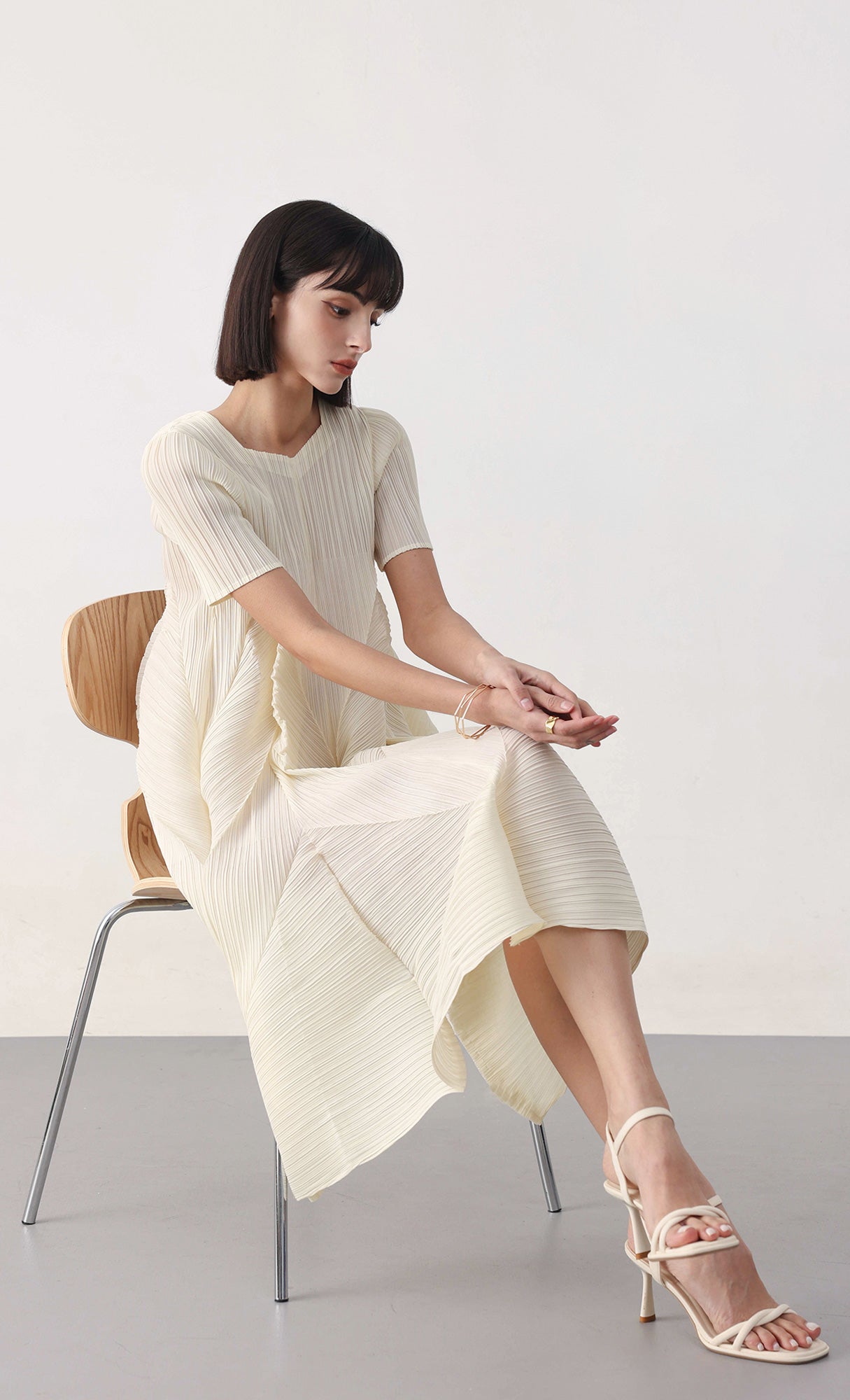 Voluminous pleated dress_ivory