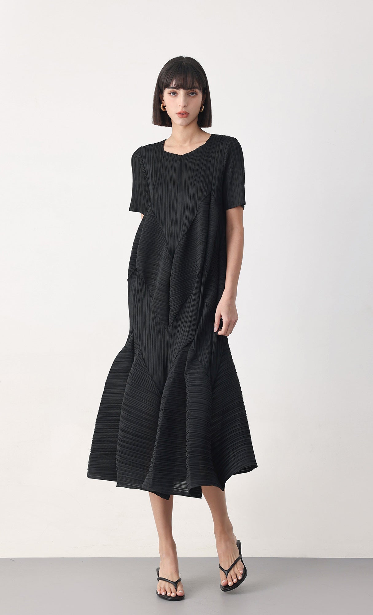 Voluminous pleated dress_black