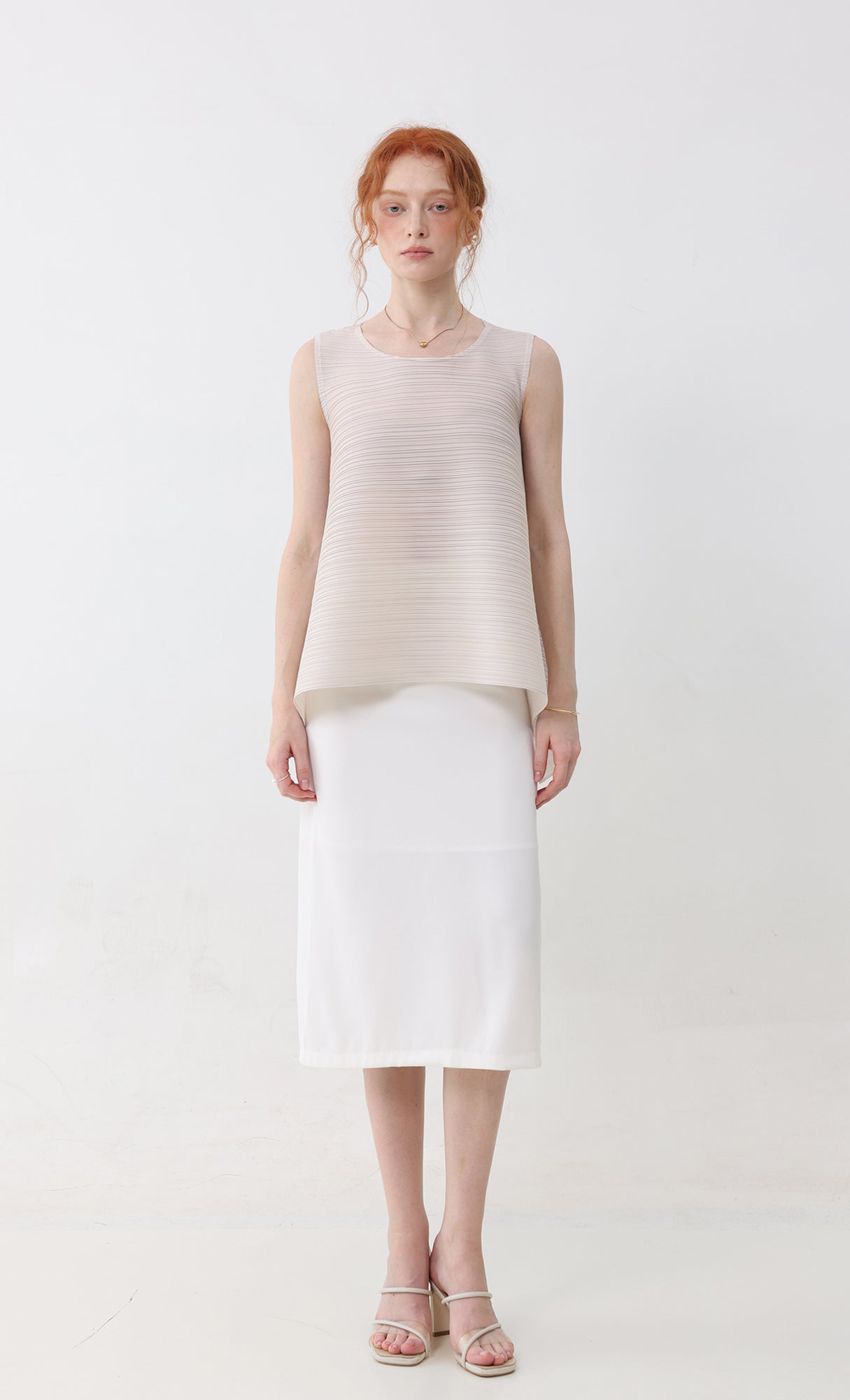 Fine flare pleated top_lightbeige