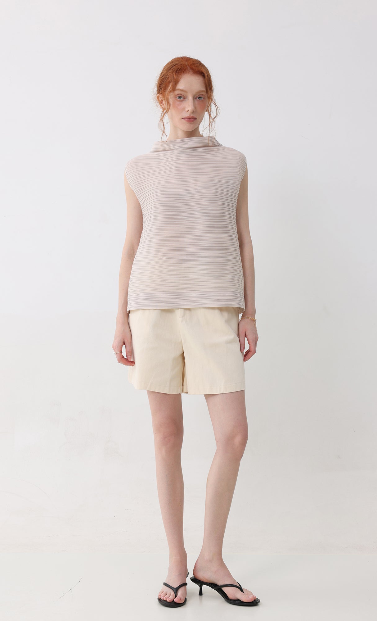 Shor half-neck pleated top_lightbeige