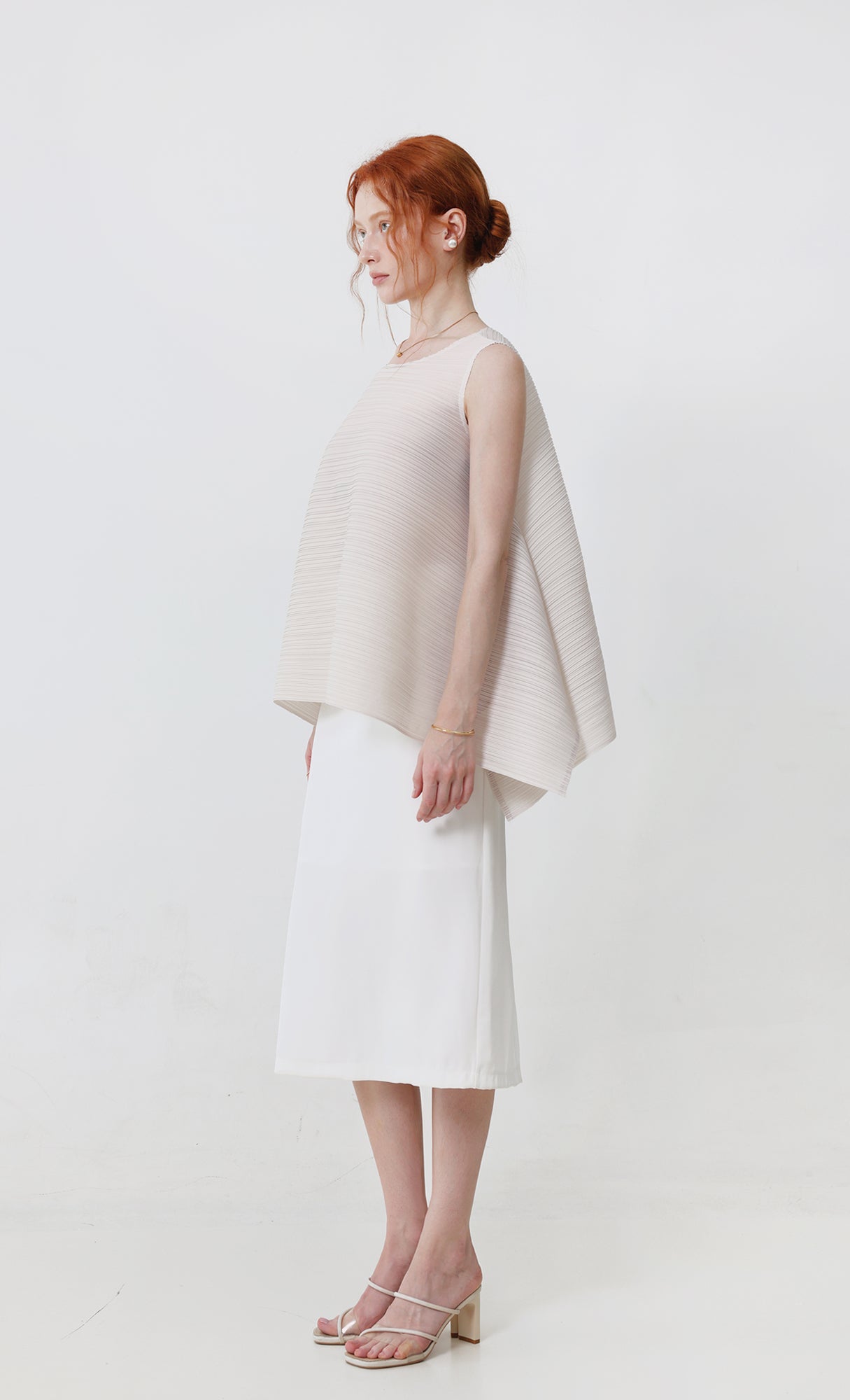 Fine flare pleated top_lightbeige