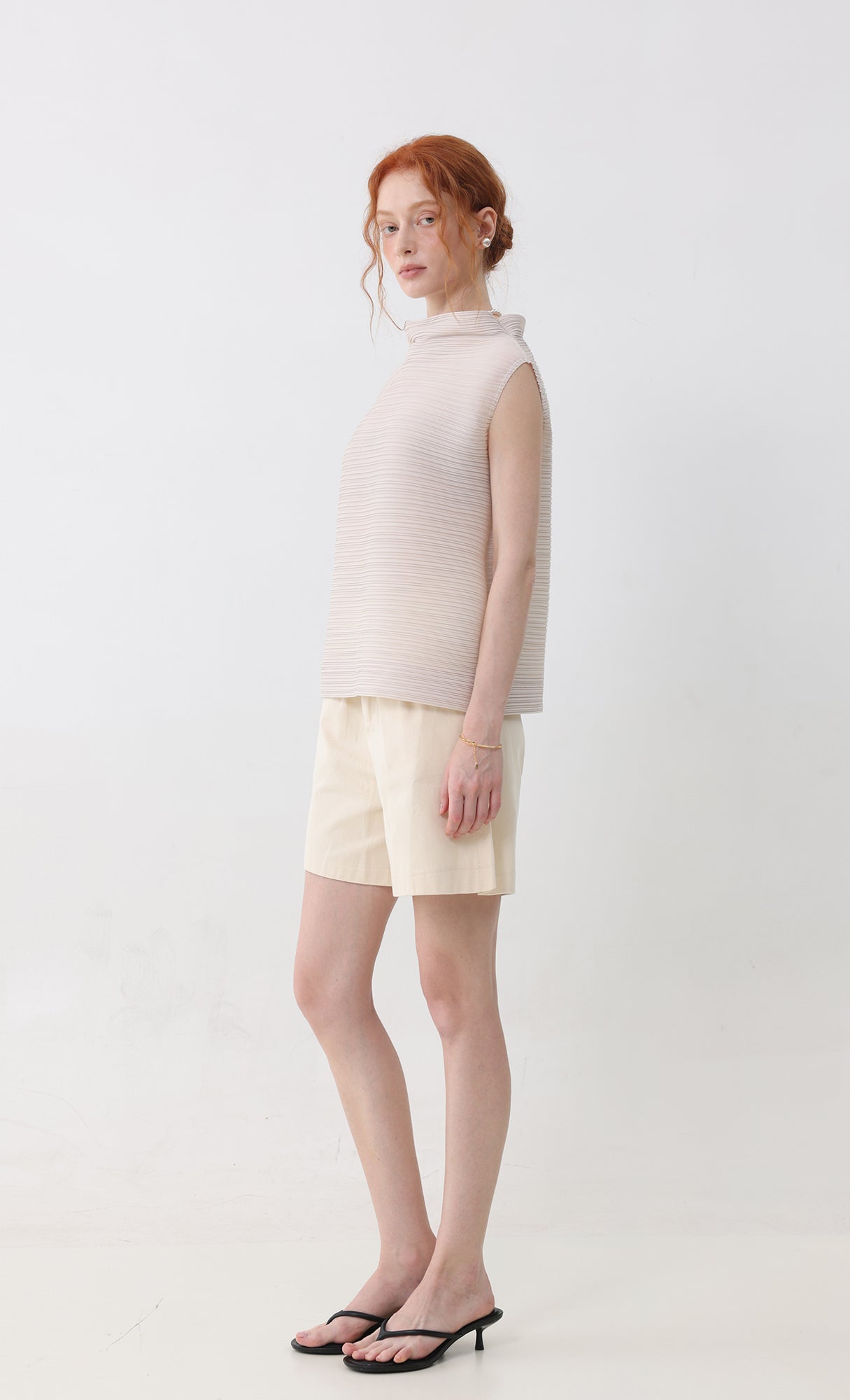 Shor half-neck pleated top_lightbeige
