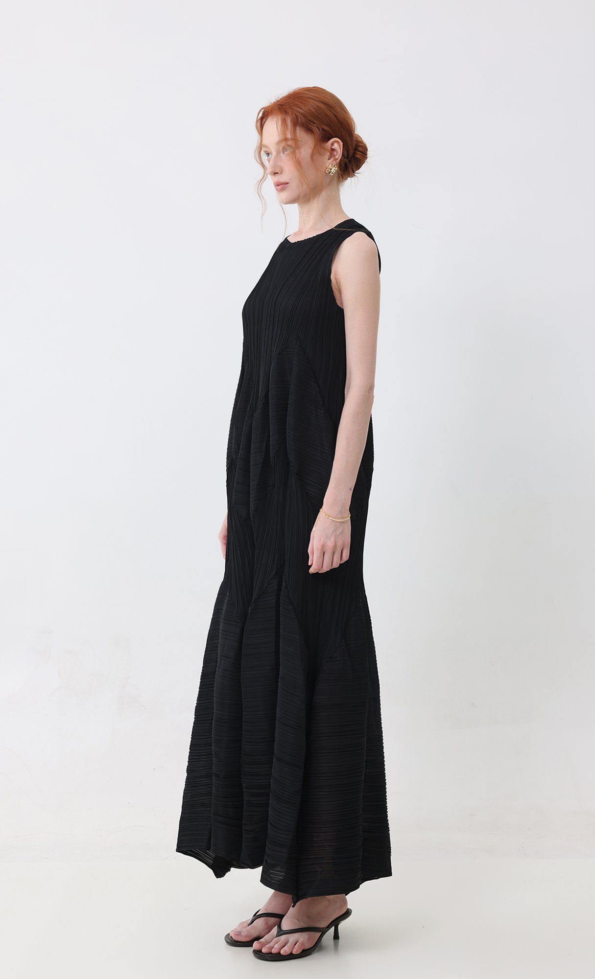 Allu volume sleeveless pleated dress_black