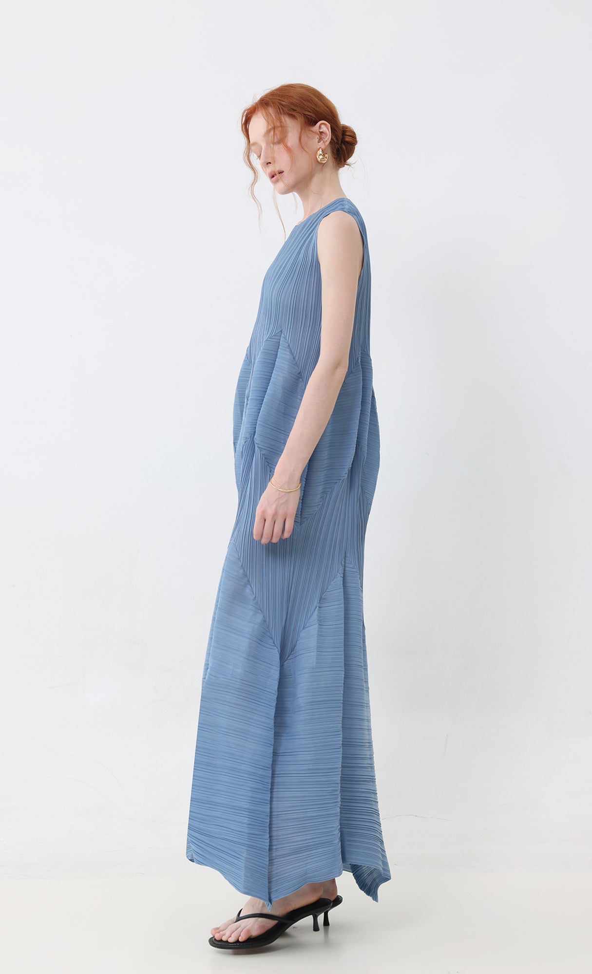Allu volume sleeveless pleated dress_blue
