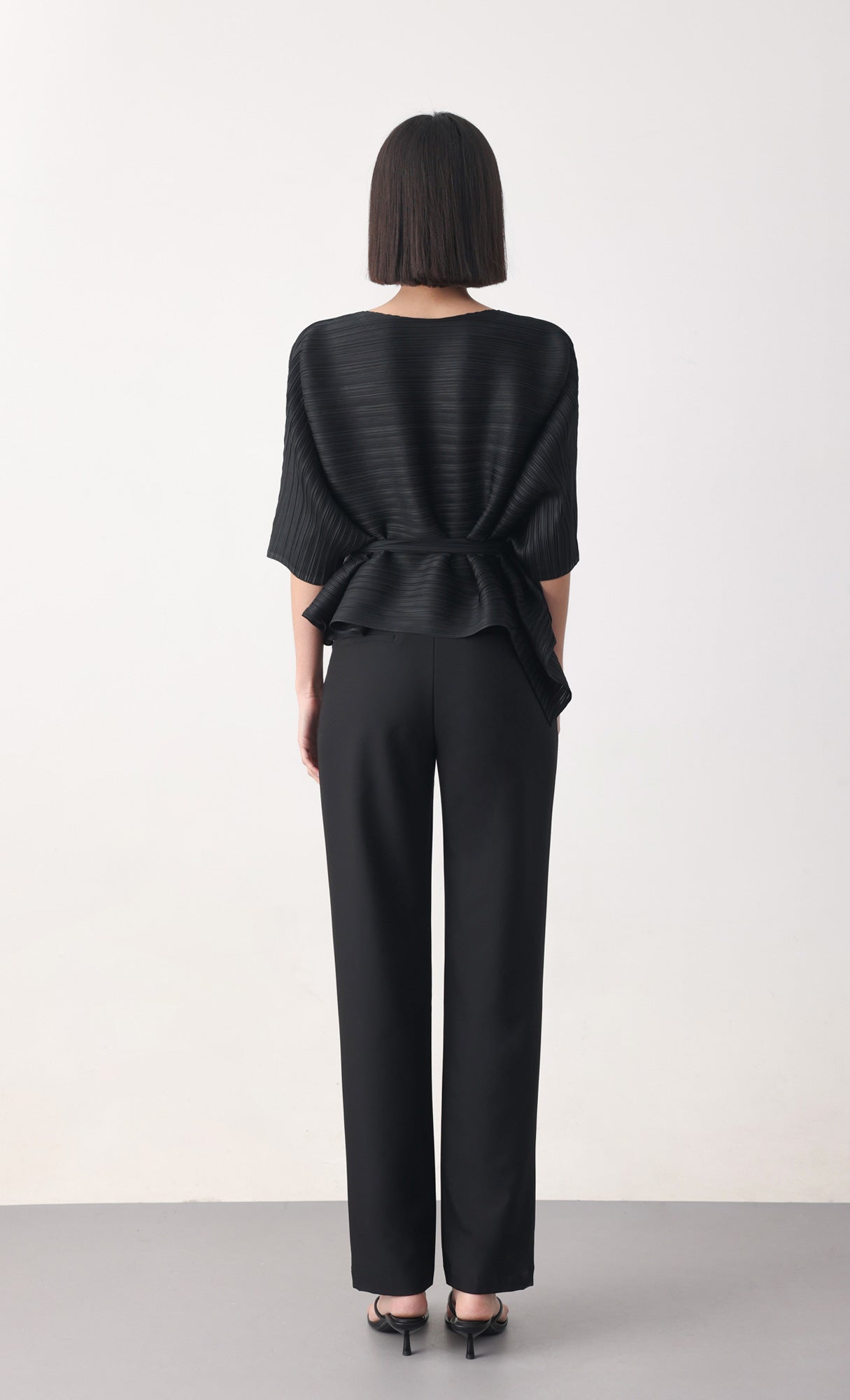 Tria pleated blouse & strap set_black