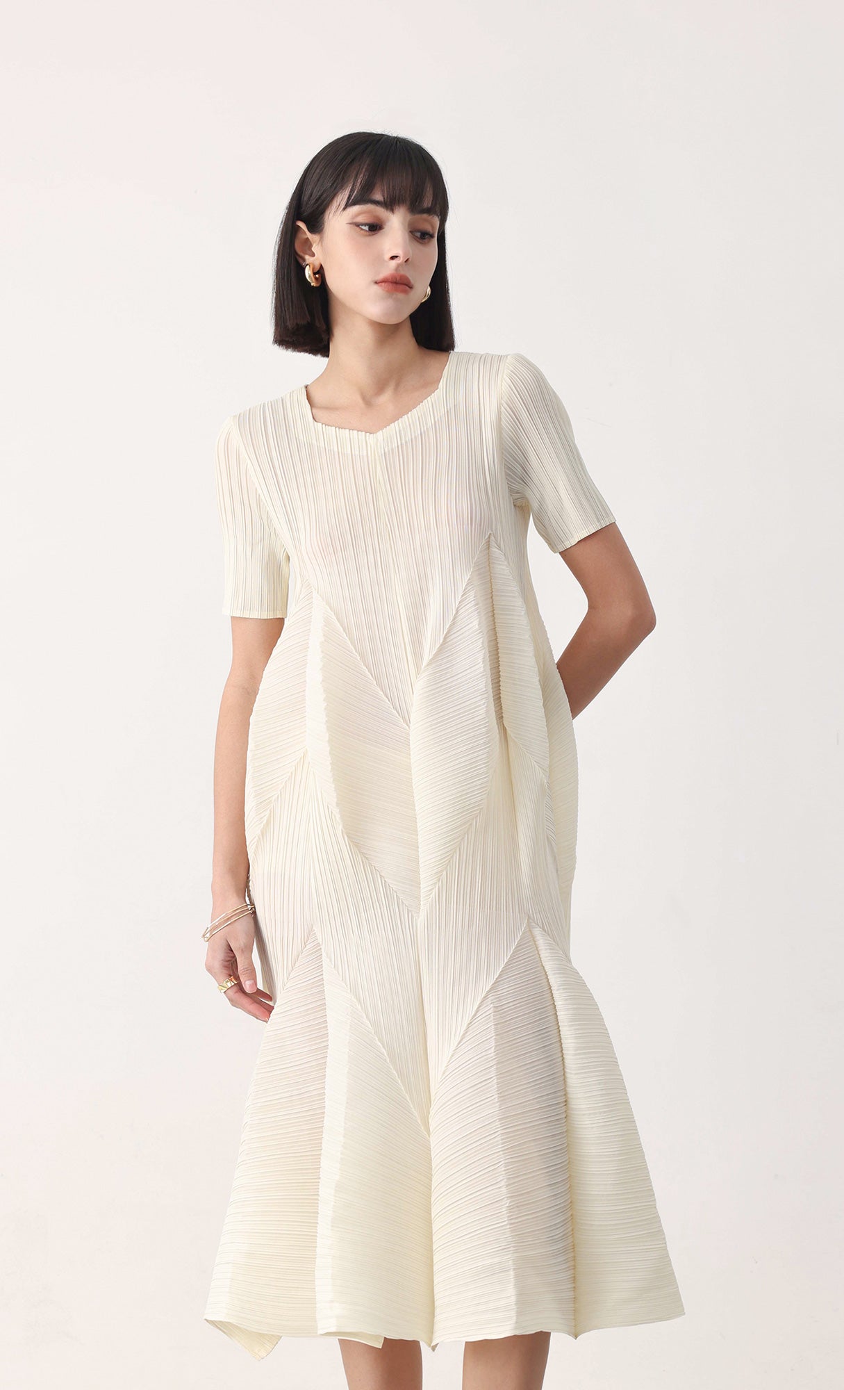 Voluminous pleated dress_ivory