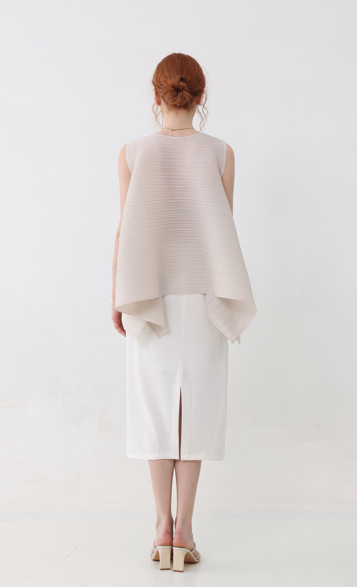 Fine flare pleated top_lightbeige
