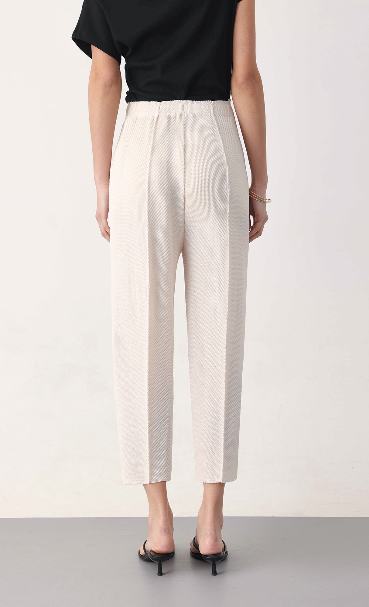 Circular pleated pants_beige