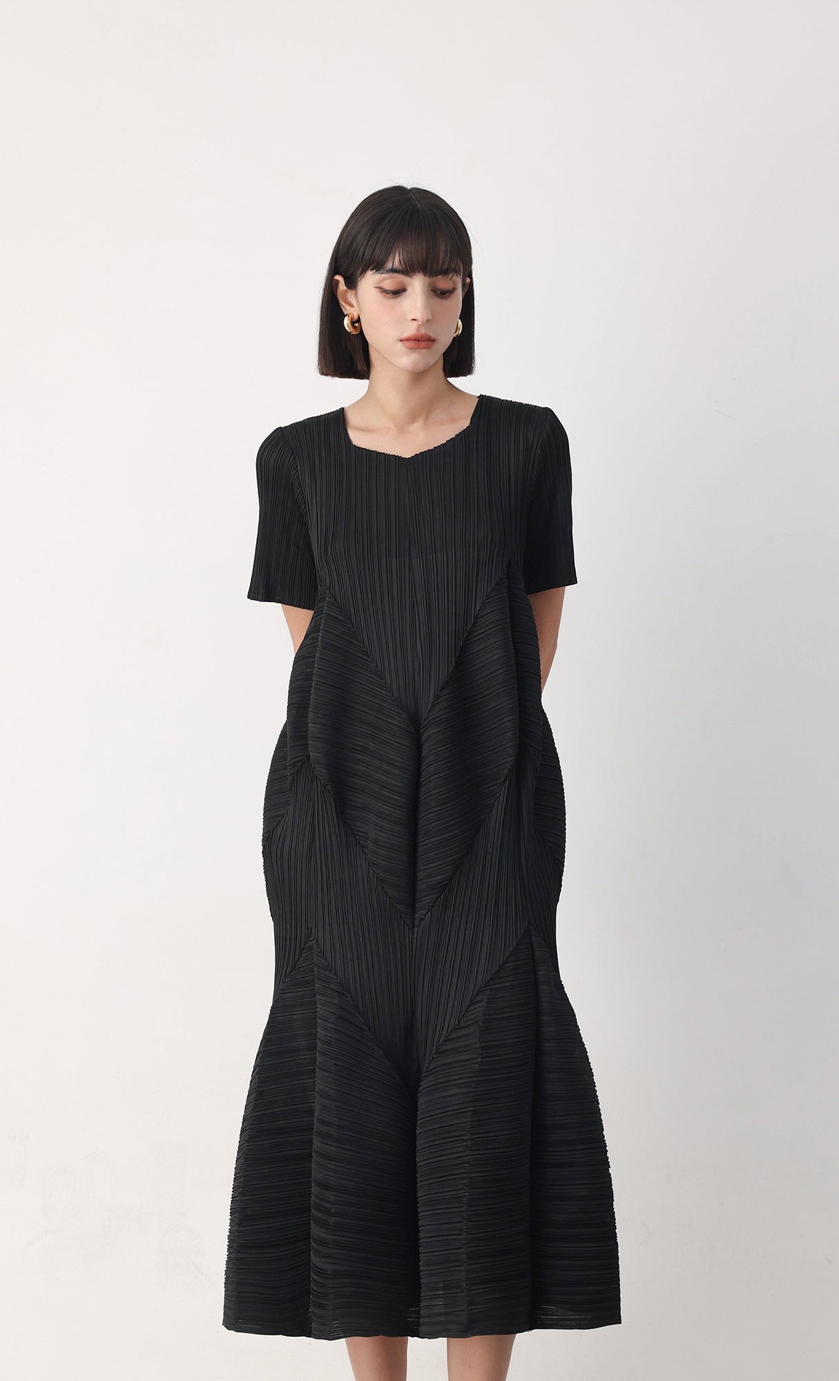 Voluminous pleated dress_black
