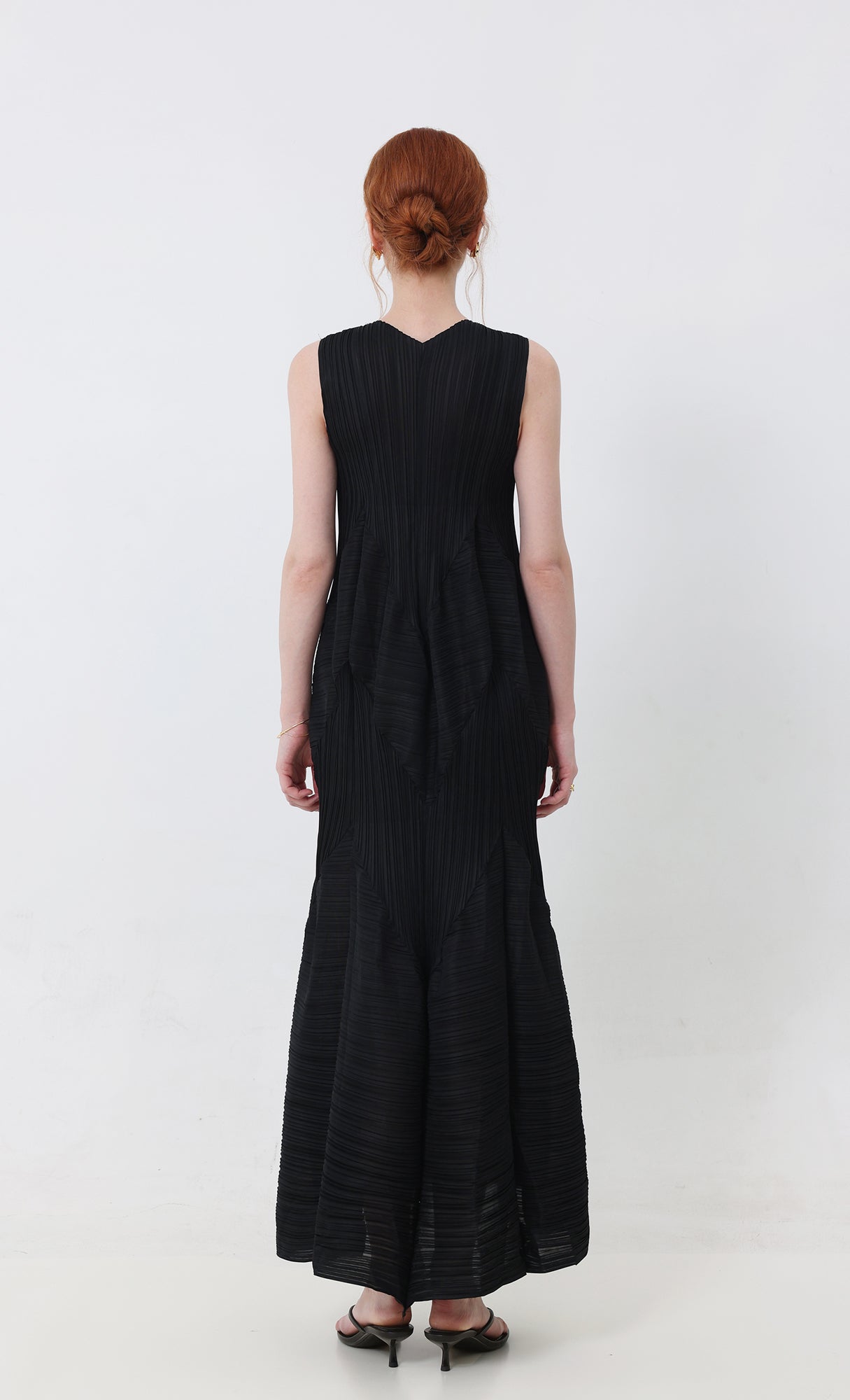 Allu volume sleeveless pleated dress_black