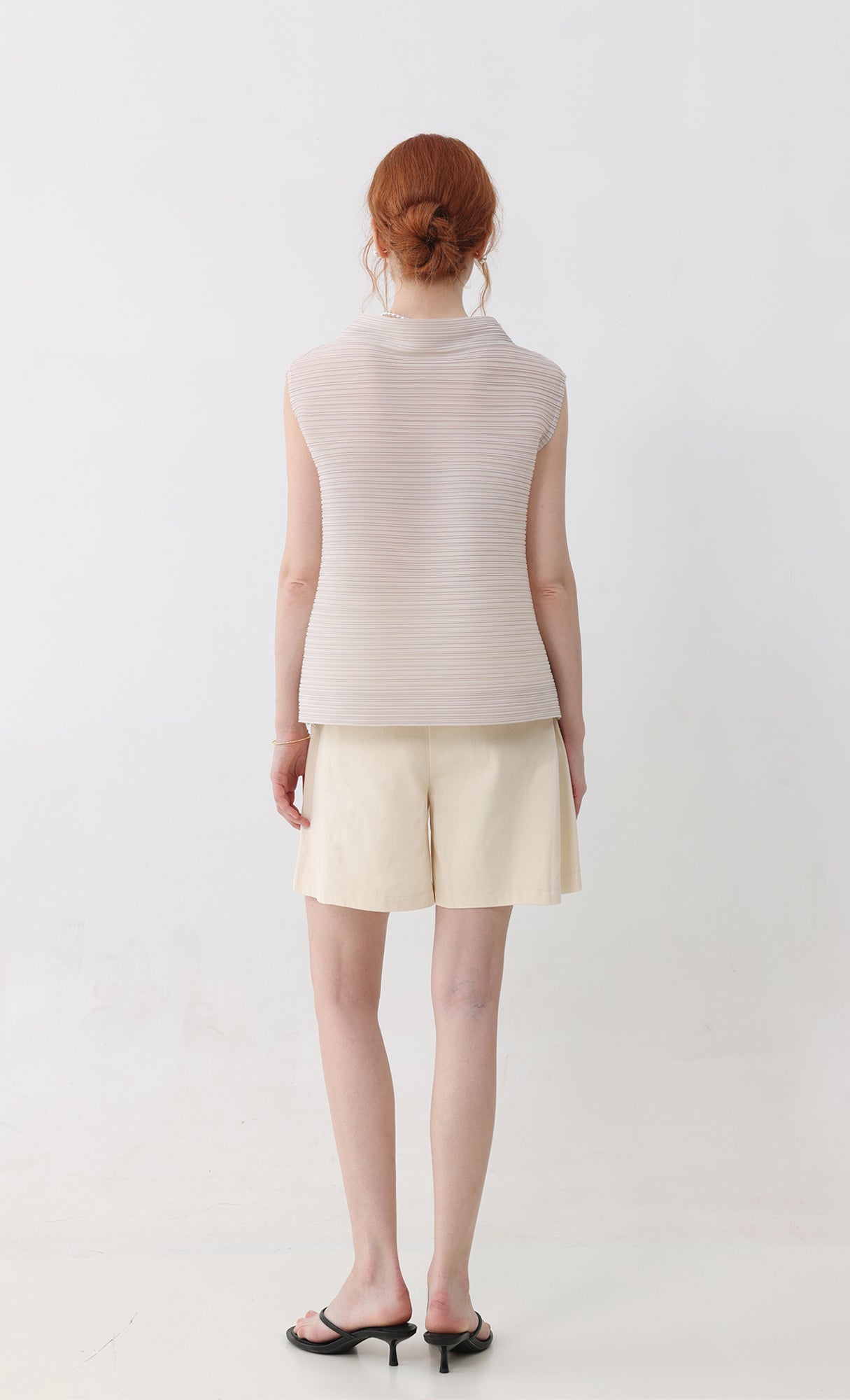 Shor half-neck pleated top_lightbeige