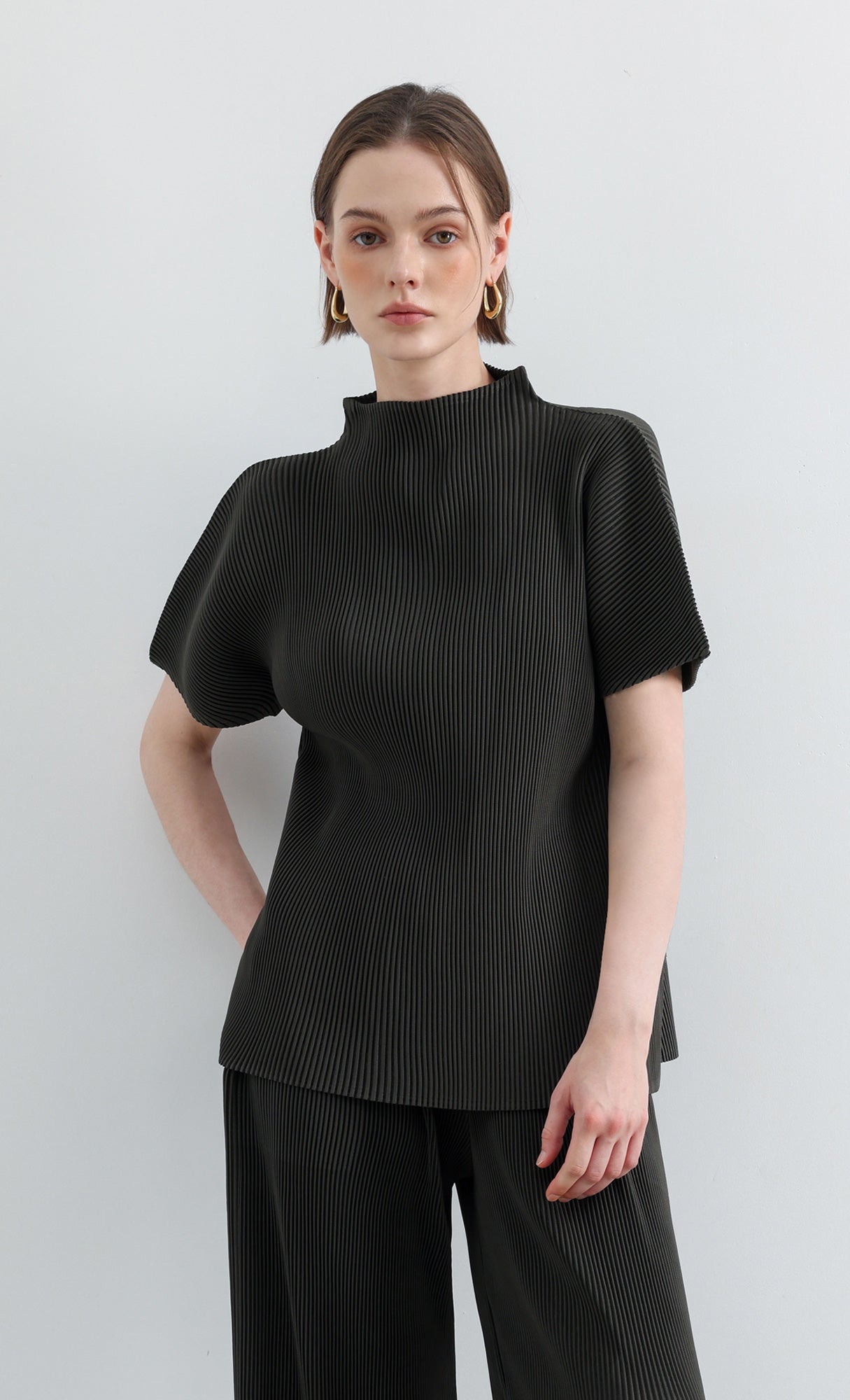 Essential Pleated Half-Neck Top_Khaki