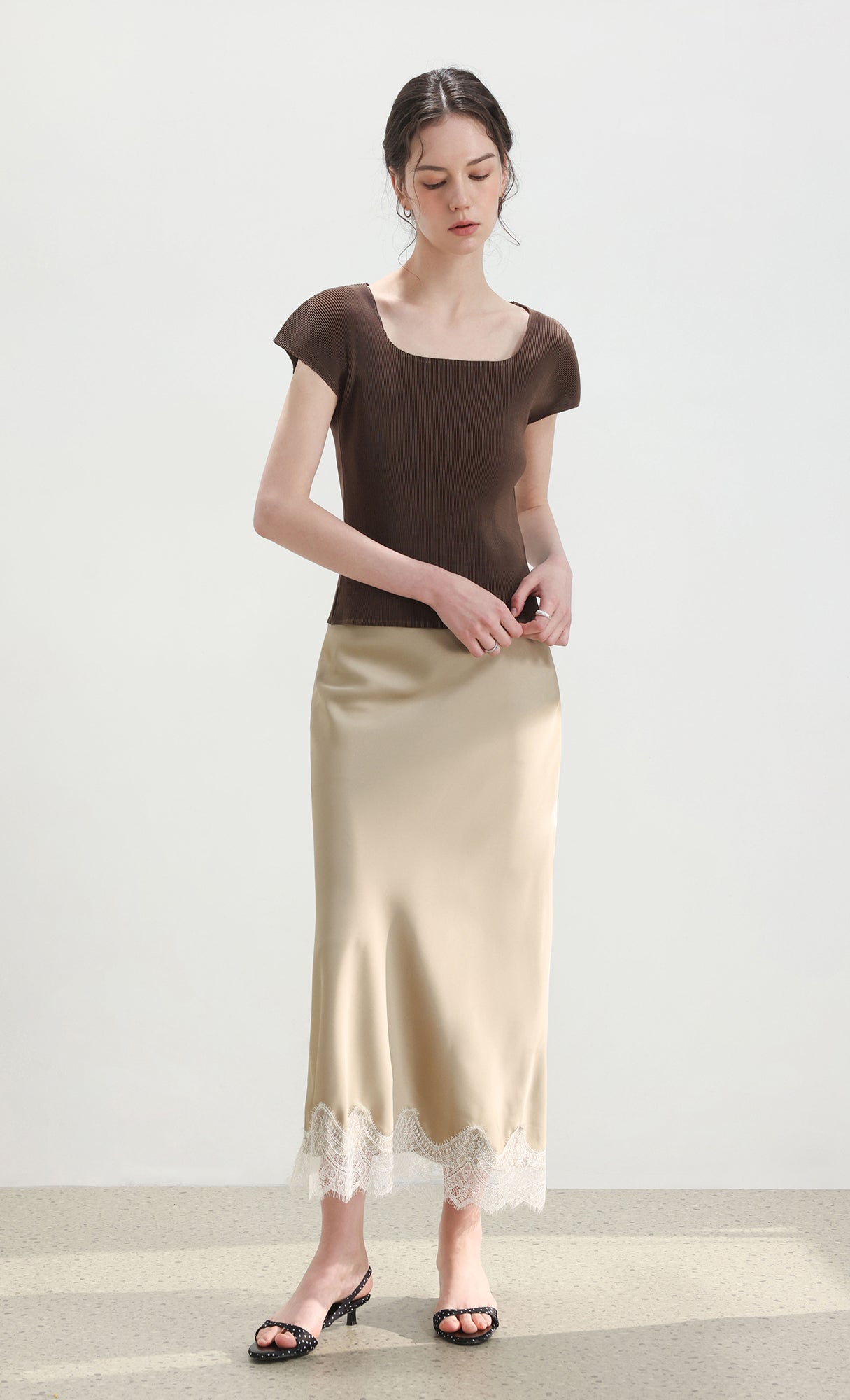 Nora pleated cap-sleeve top_brown
