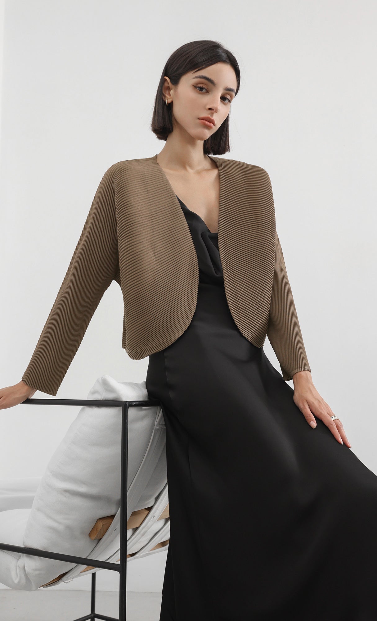 round pleated cardigan_brown