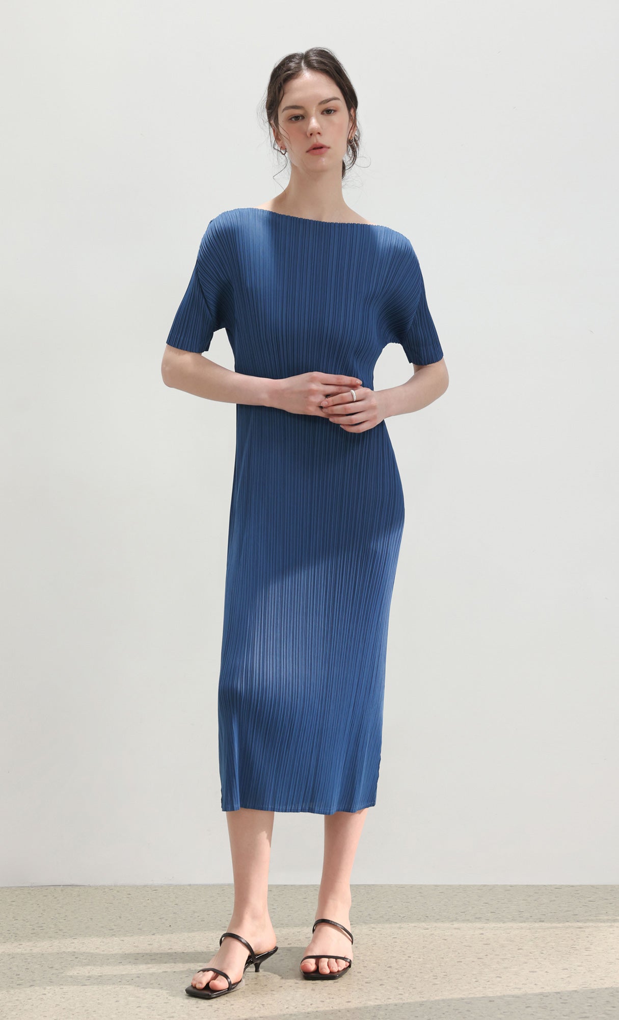 Dalia half-sleeve pleated dress_blue