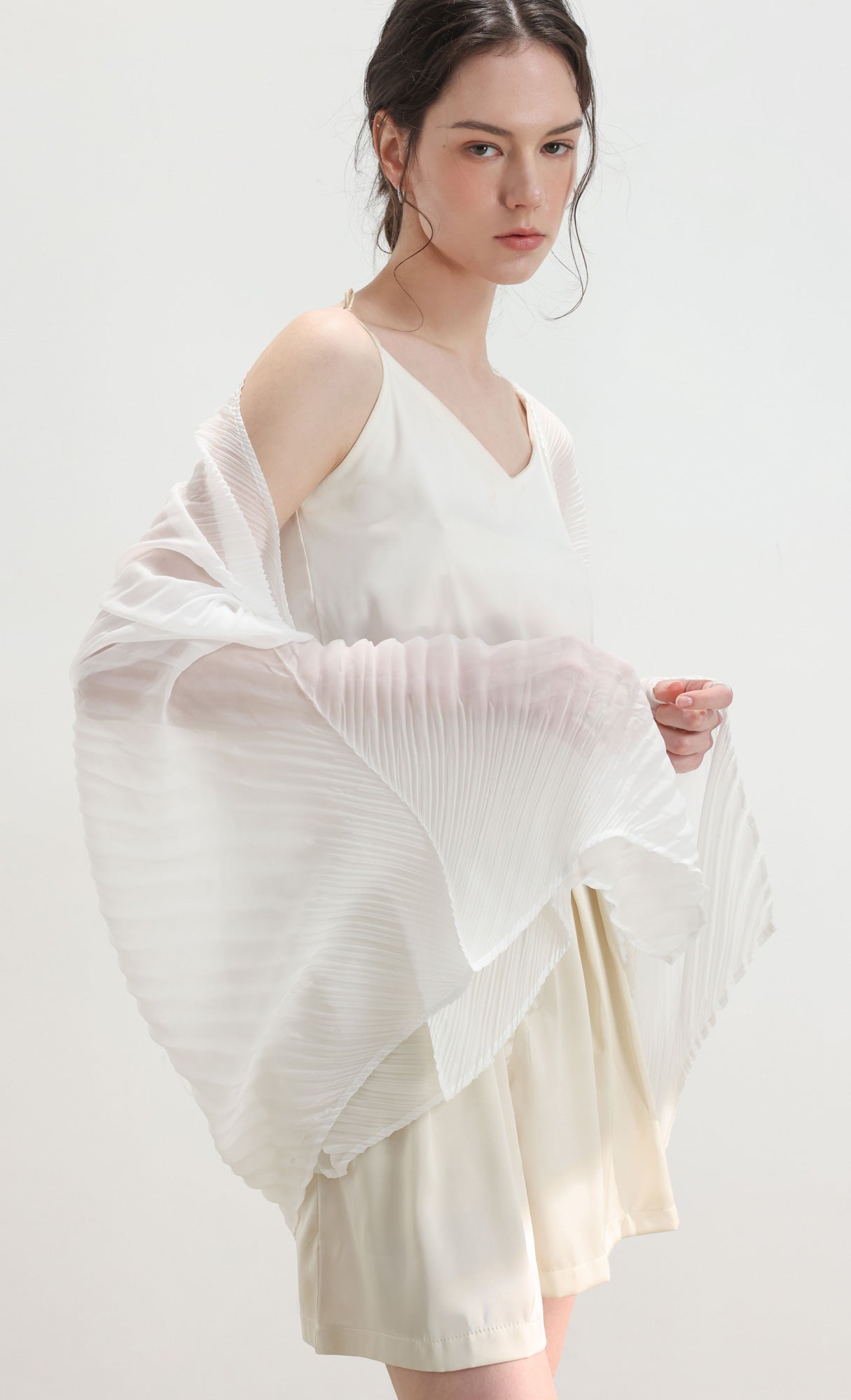 Pleated cape scarf_white
