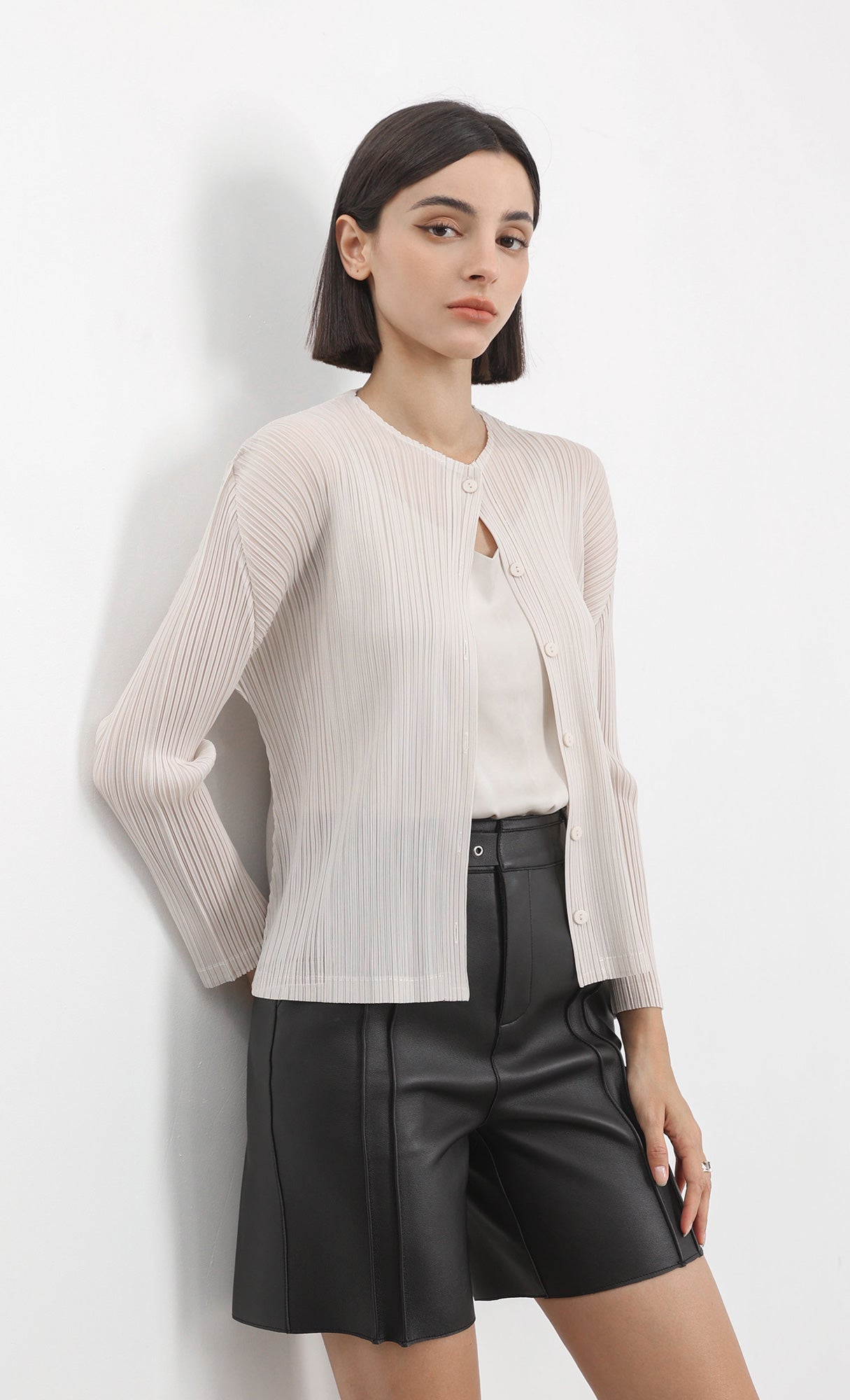 button basic pleated cardigan_beige
