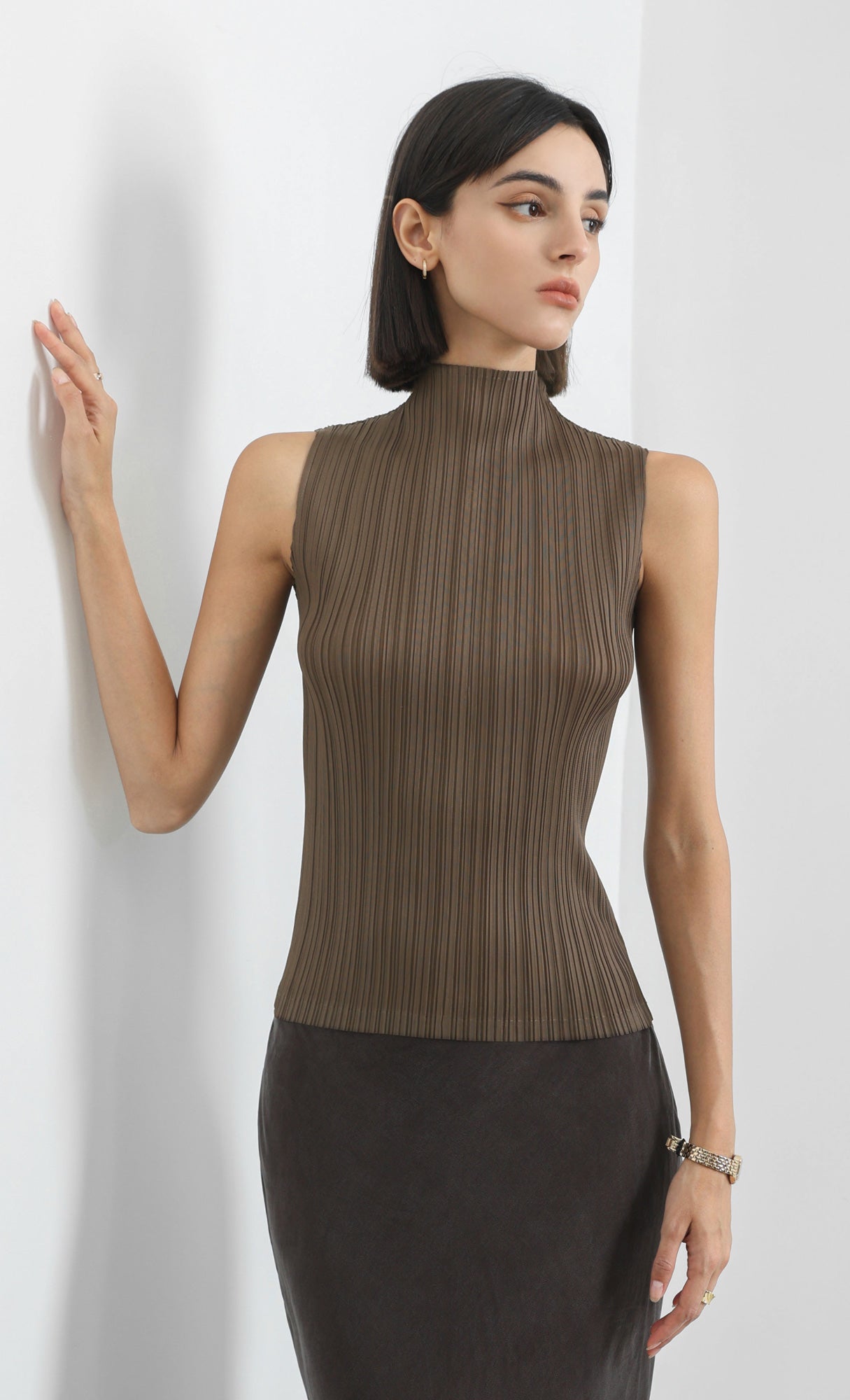 modi half-neck pleated top_brown