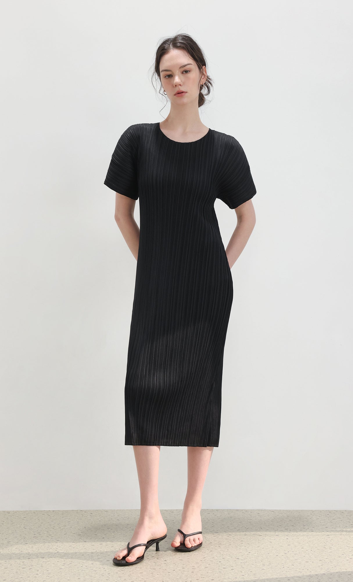 Mira short-sleeve pleated dress_black