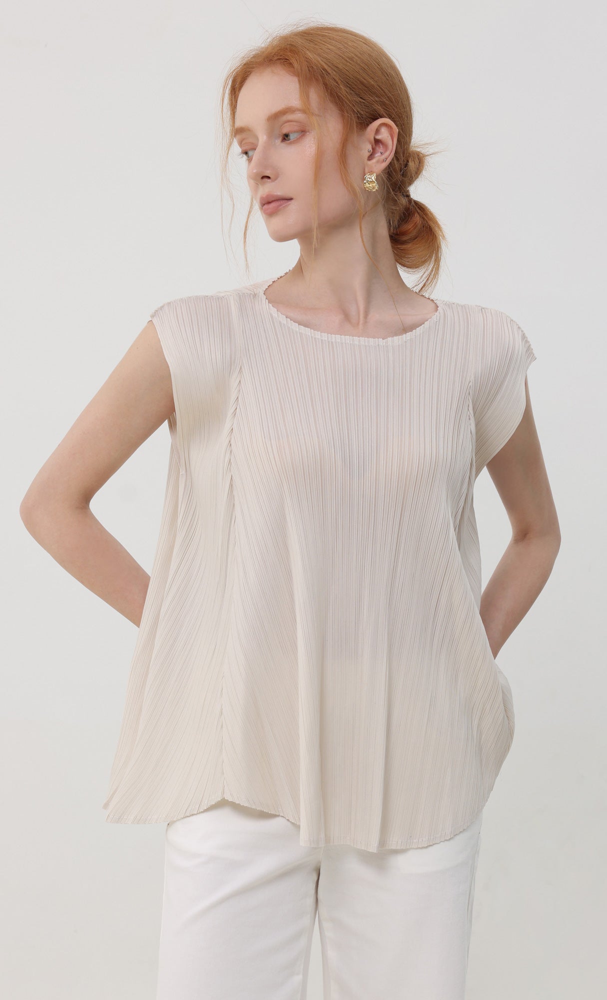 Soft pleated sleeveless top_lightbeige