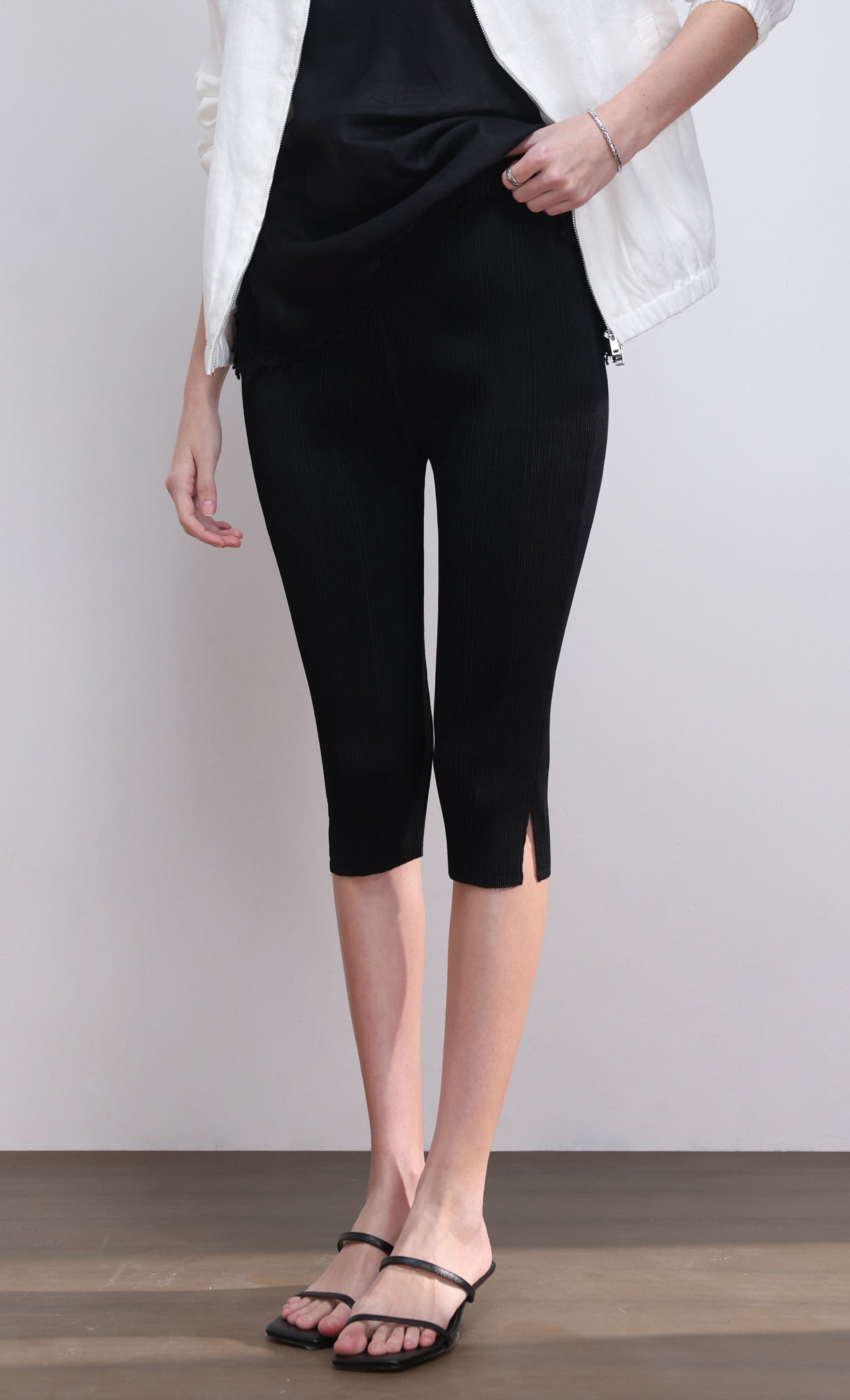 Pleated capri pants_black
