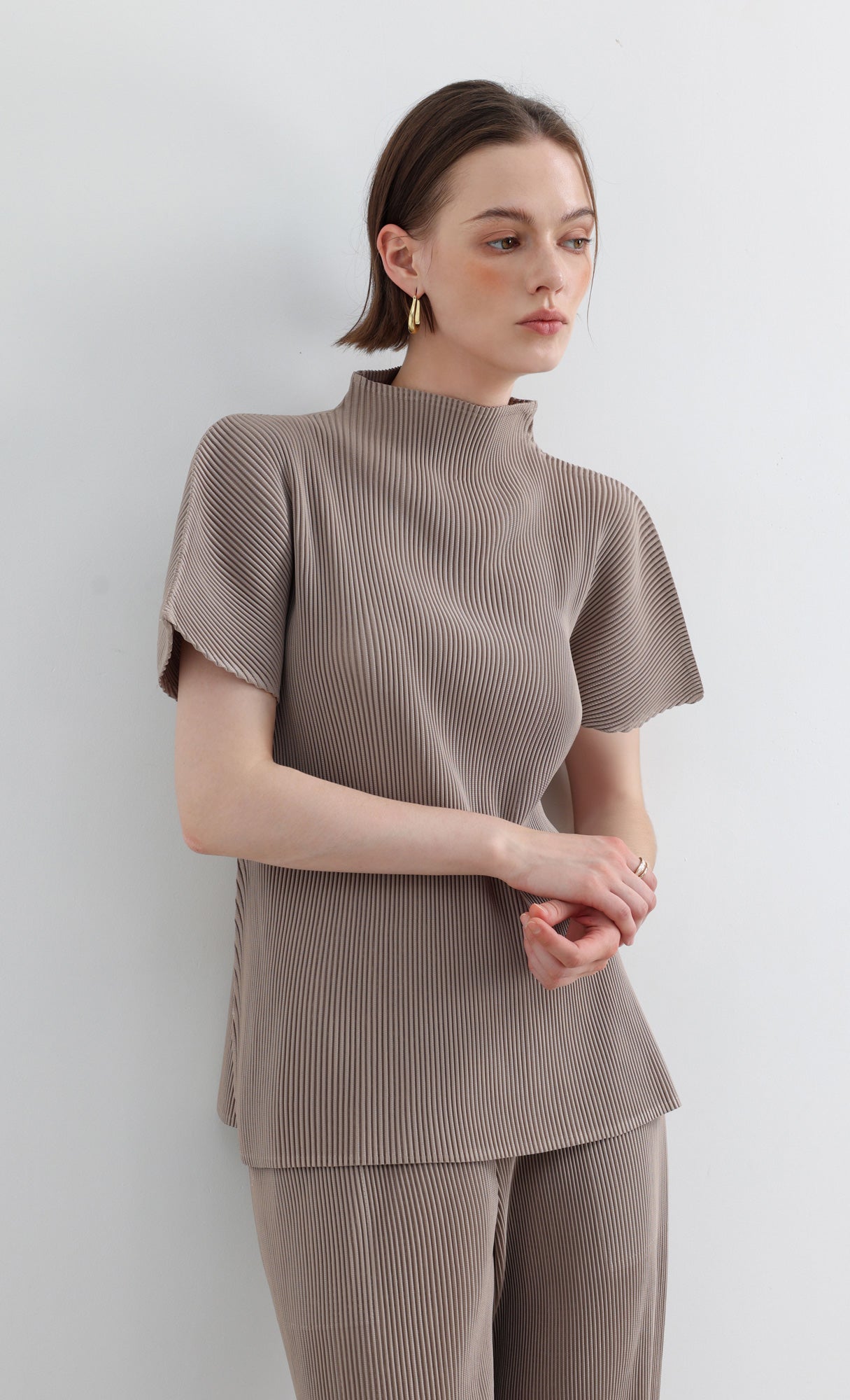 Essential Pleated Half-Neck Top_Beige