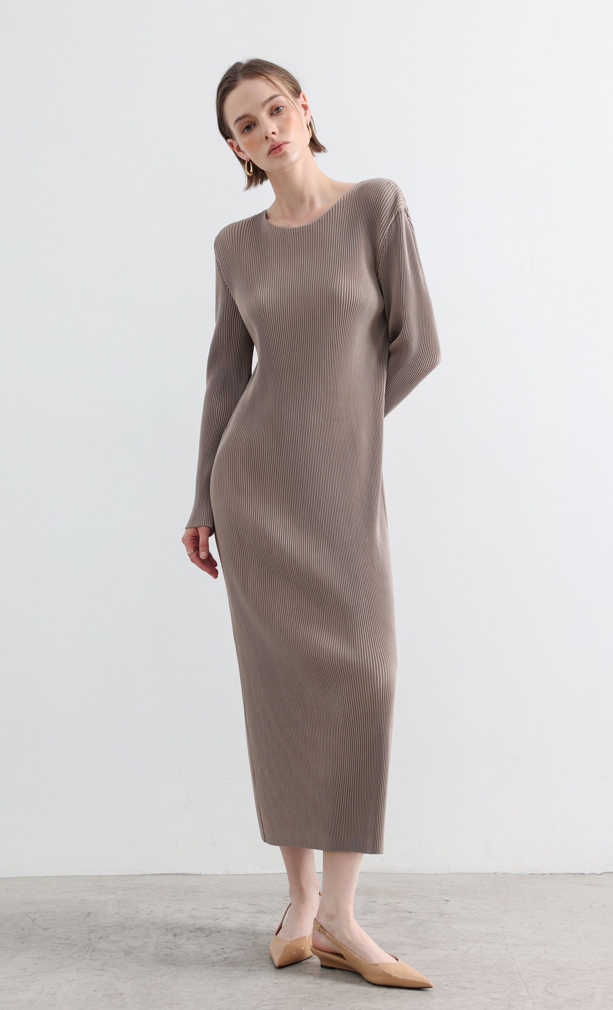 Essential Relaxed Pleats Dress_Beige