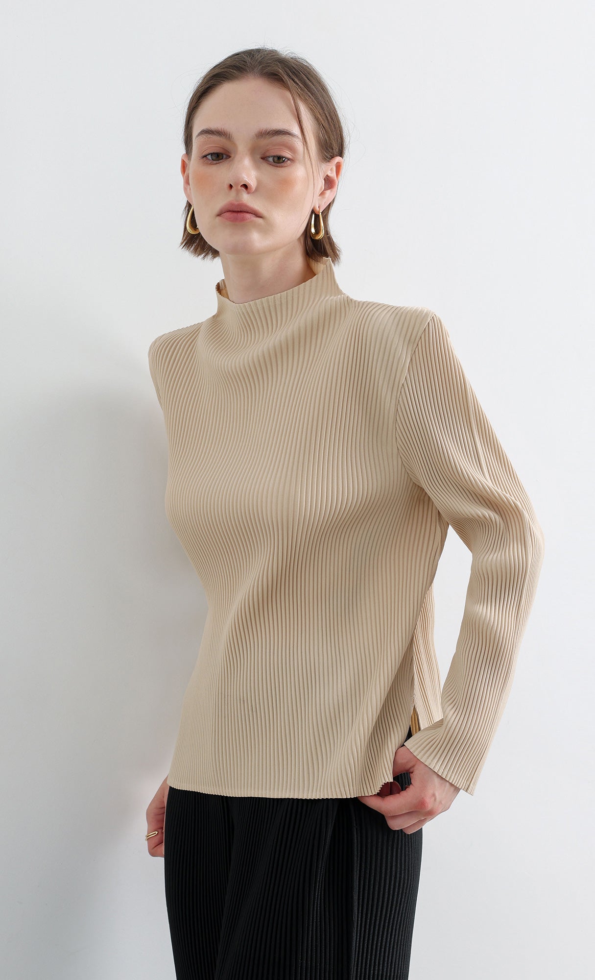 Essential Relaxed Pleated Half-Neck Top_Beige