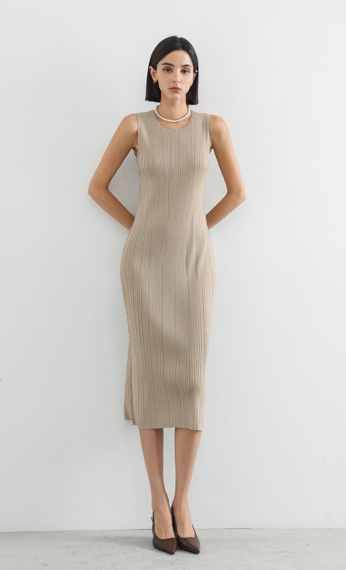 modi pleated sleeveless dress_beige