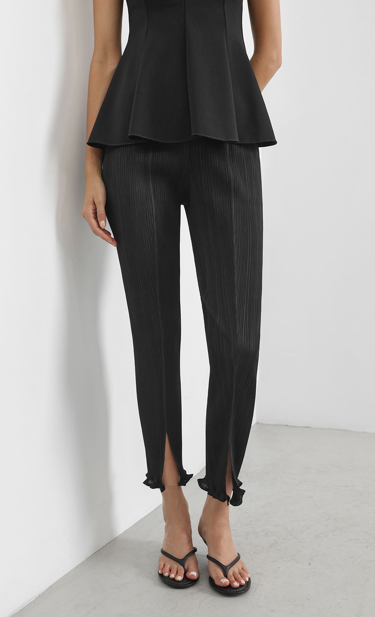 narrow pleated slit pants_black
