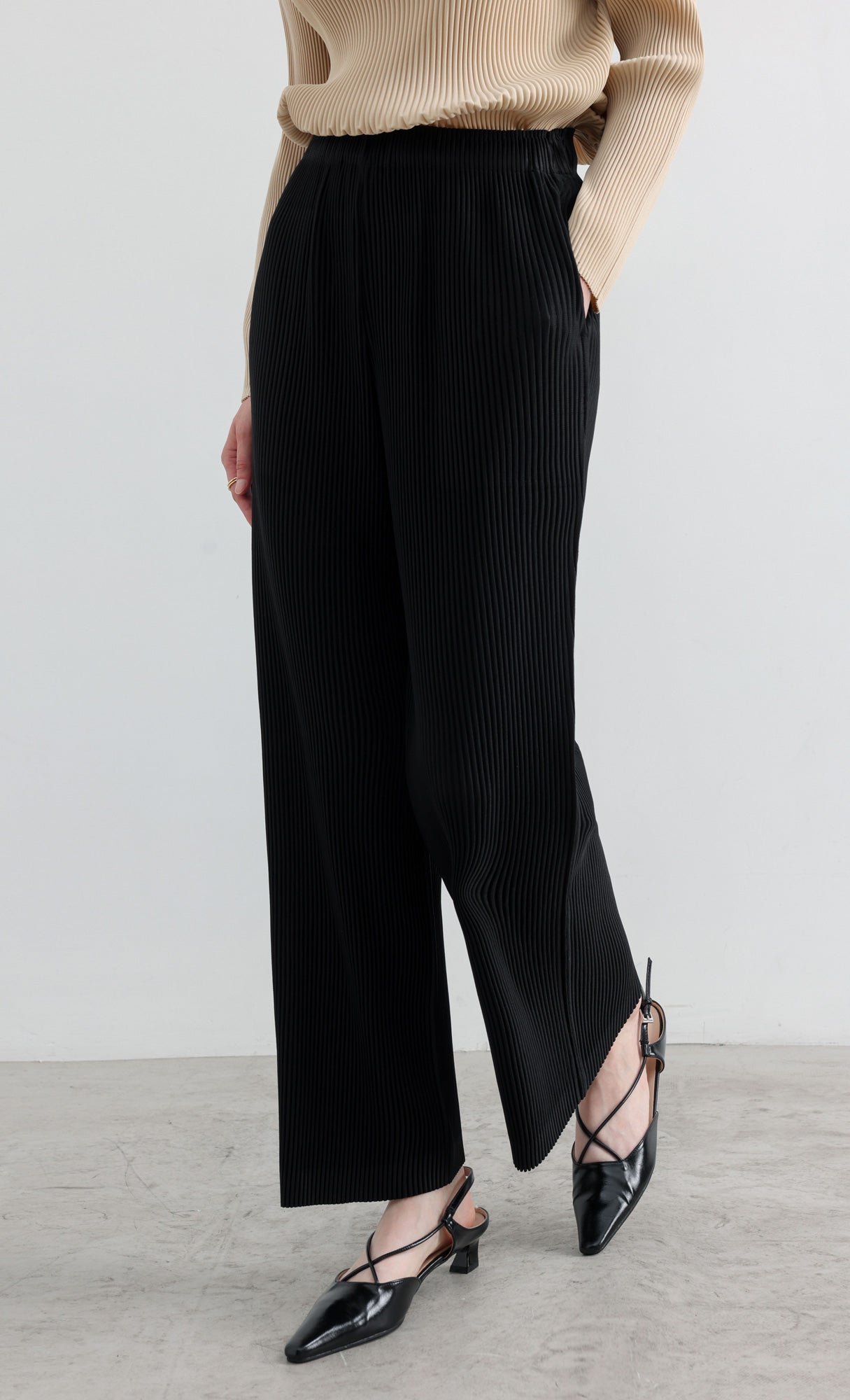 Essential Relaxed Pleated Pants_Black