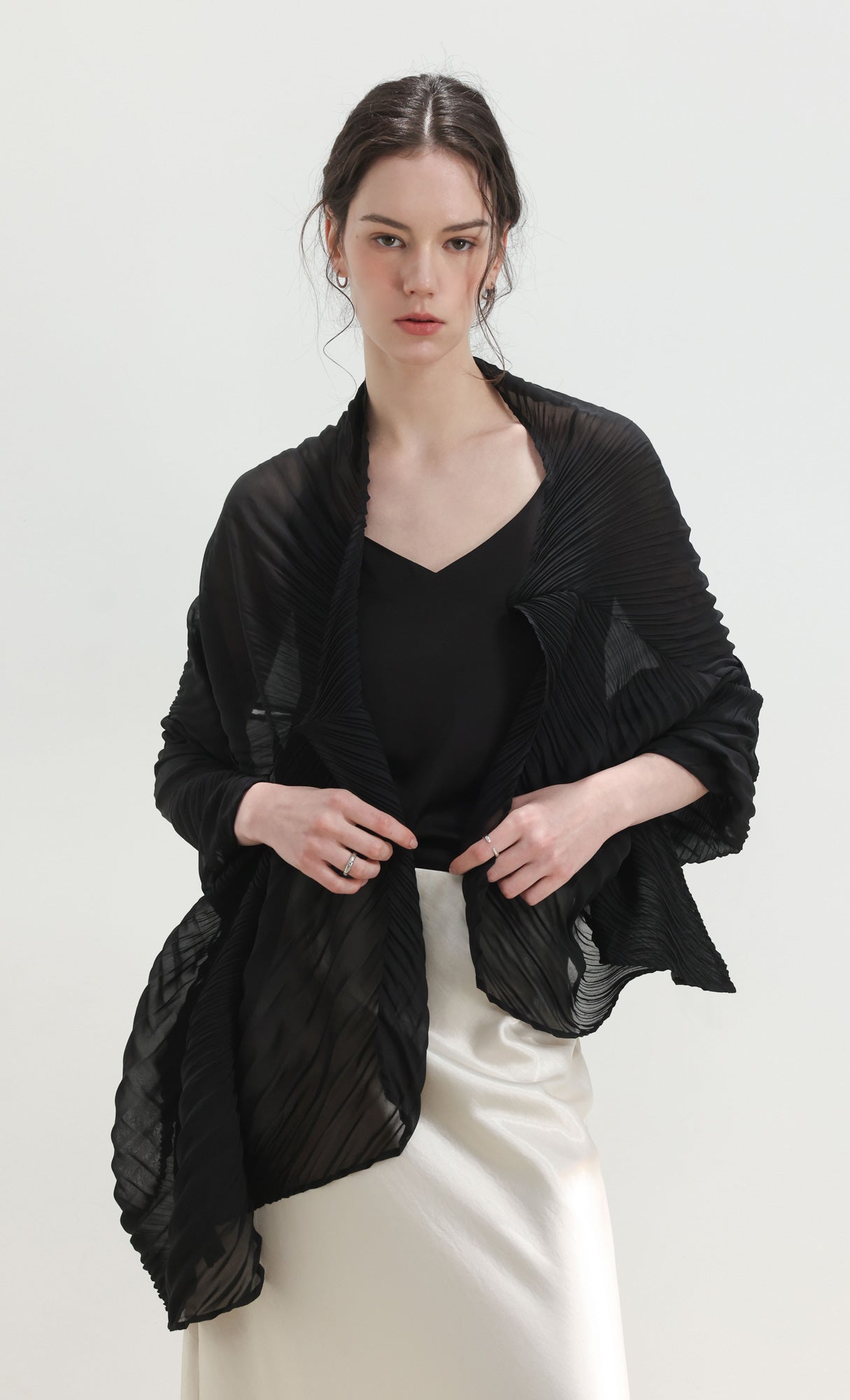 Pleated cape scarf_black