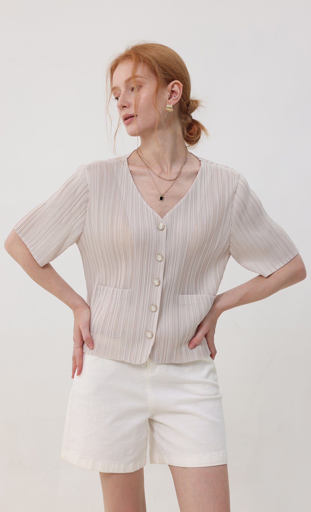 Button pleated short-sleeve top_lightbeige