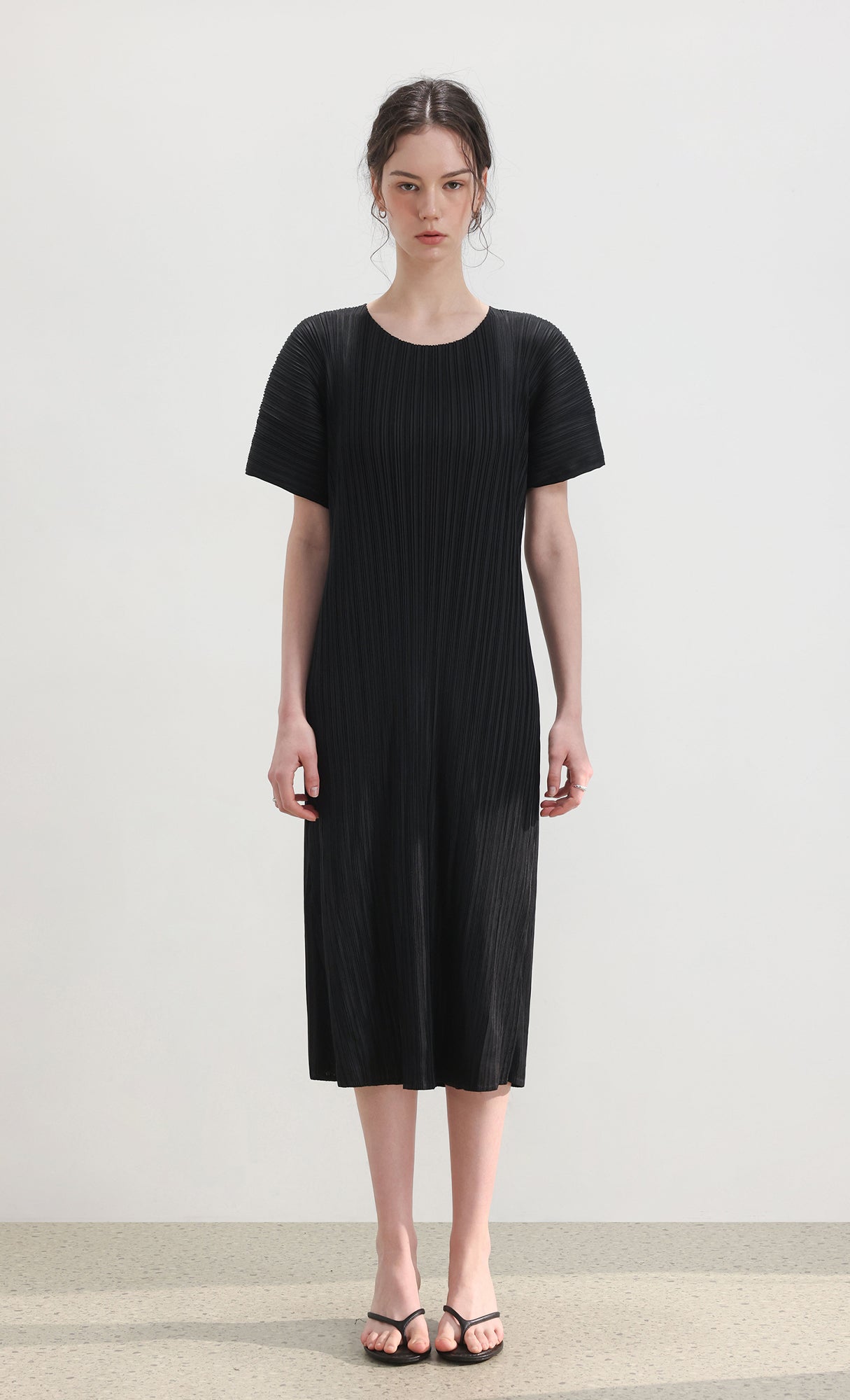Mira short-sleeve pleated dress_black