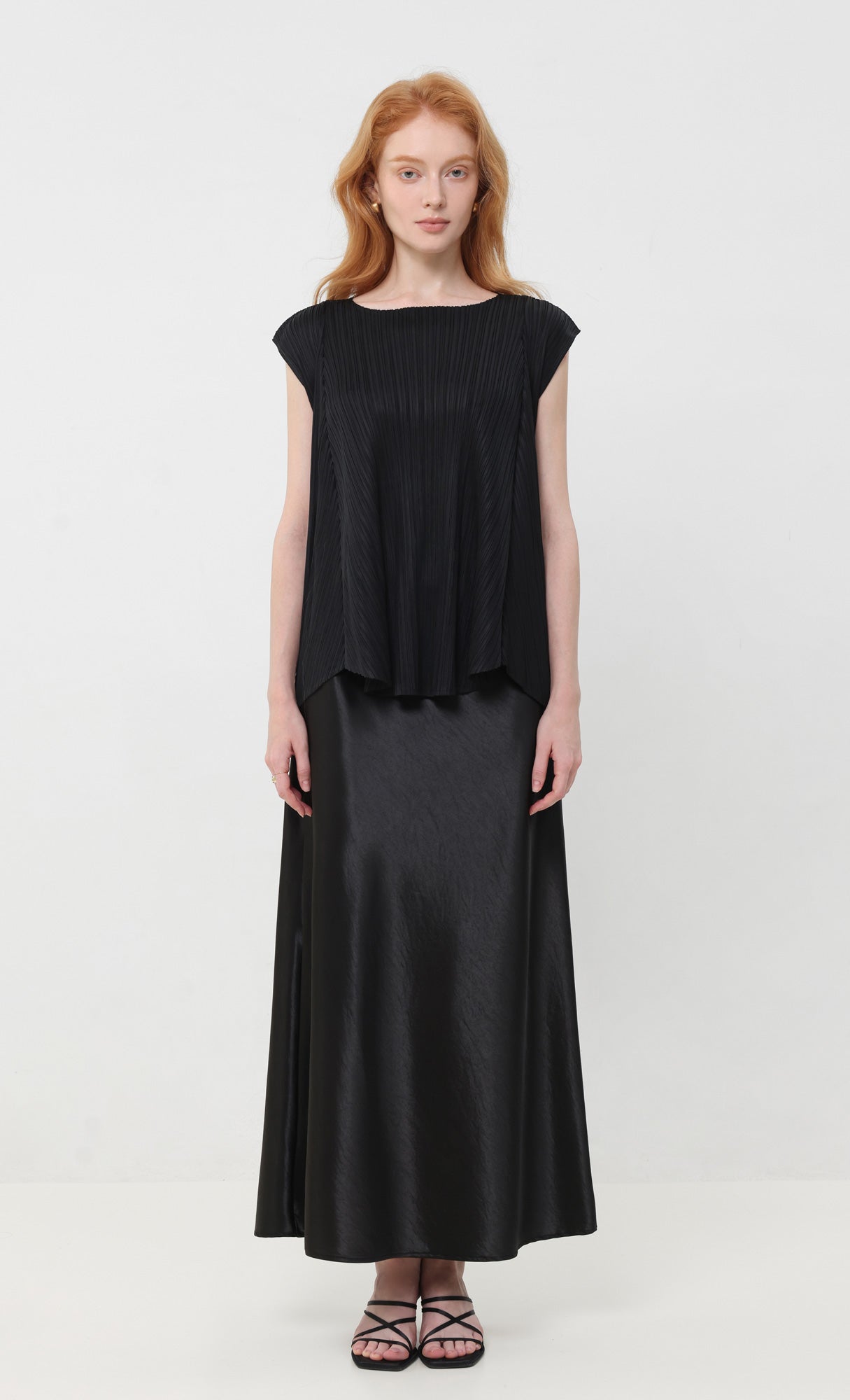 soft pleats sleeveless top_black