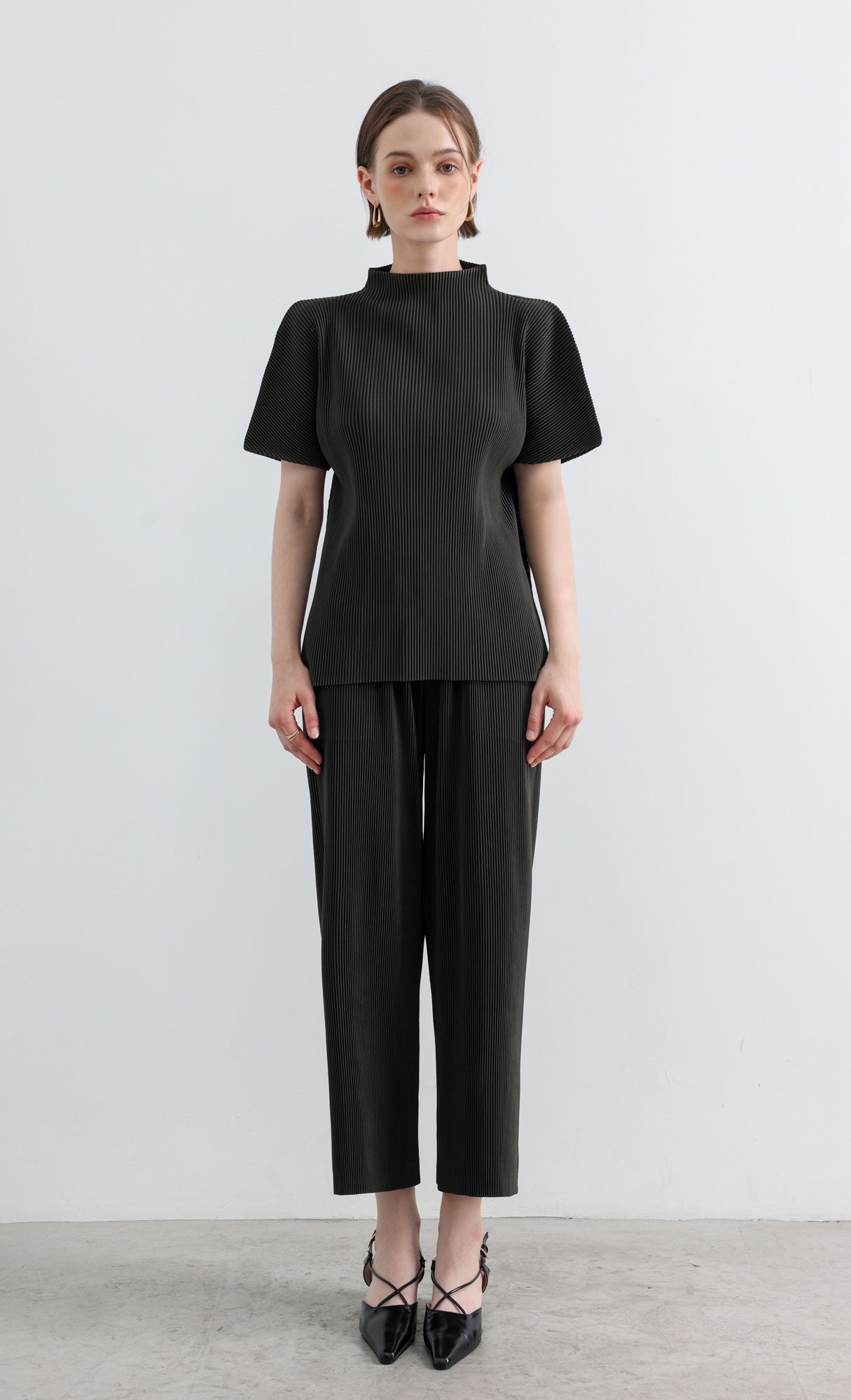 Essential Pleated Half-Neck Top_Khaki