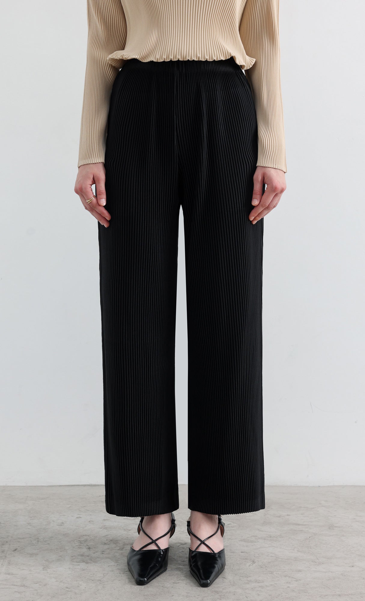 Essential Relaxed Pleated Pants_Black