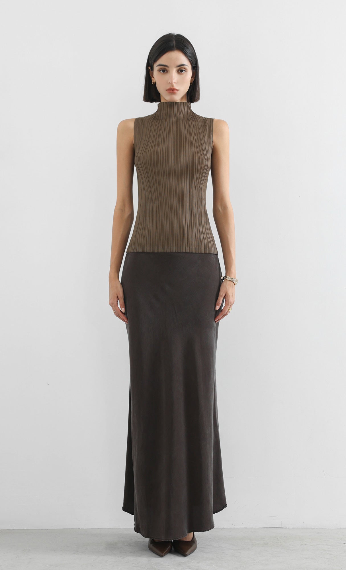modi half-neck pleated top_brown