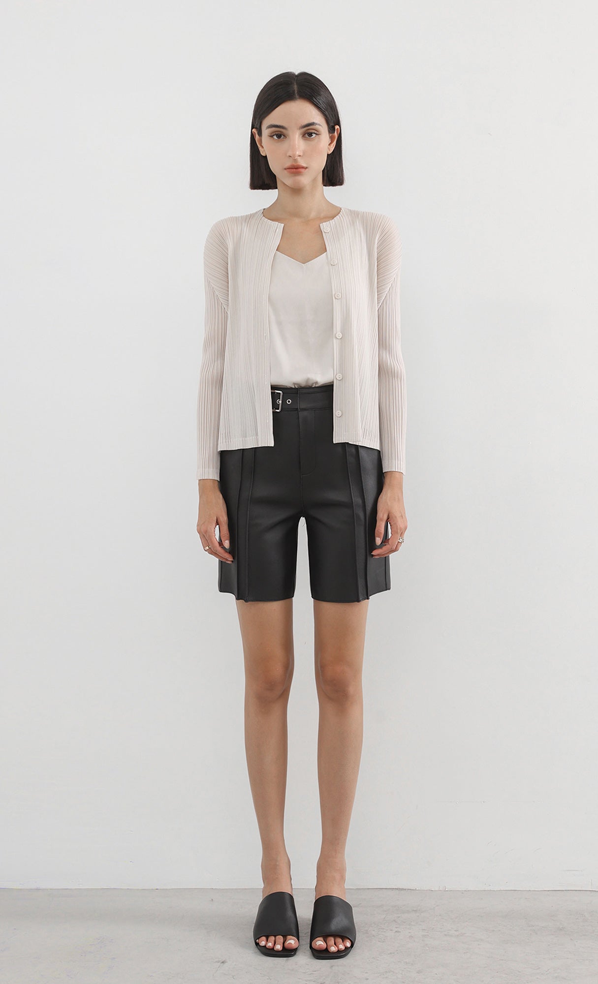 button basic pleated cardigan_beige