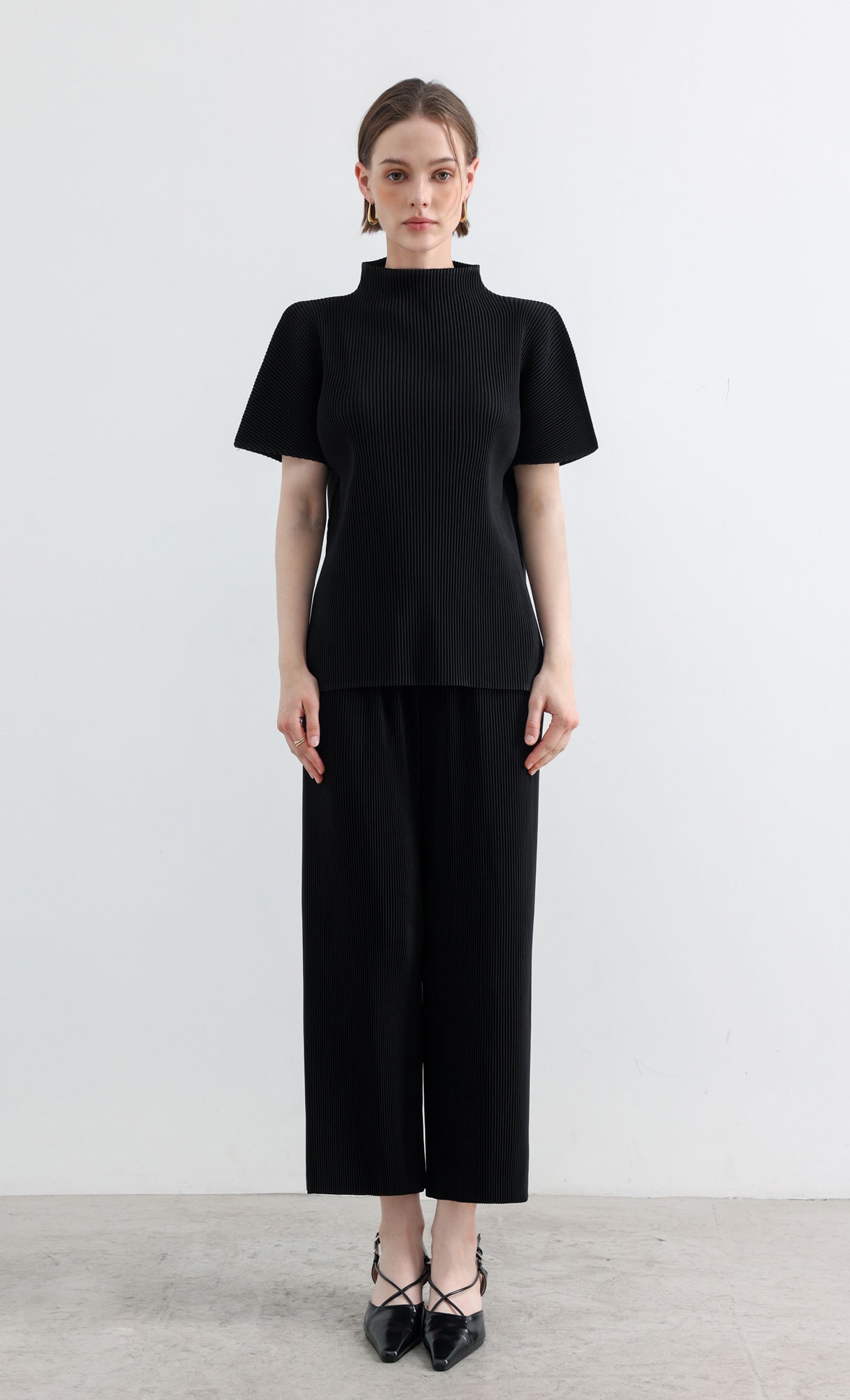Essential Pleated Half-Neck Top_Black