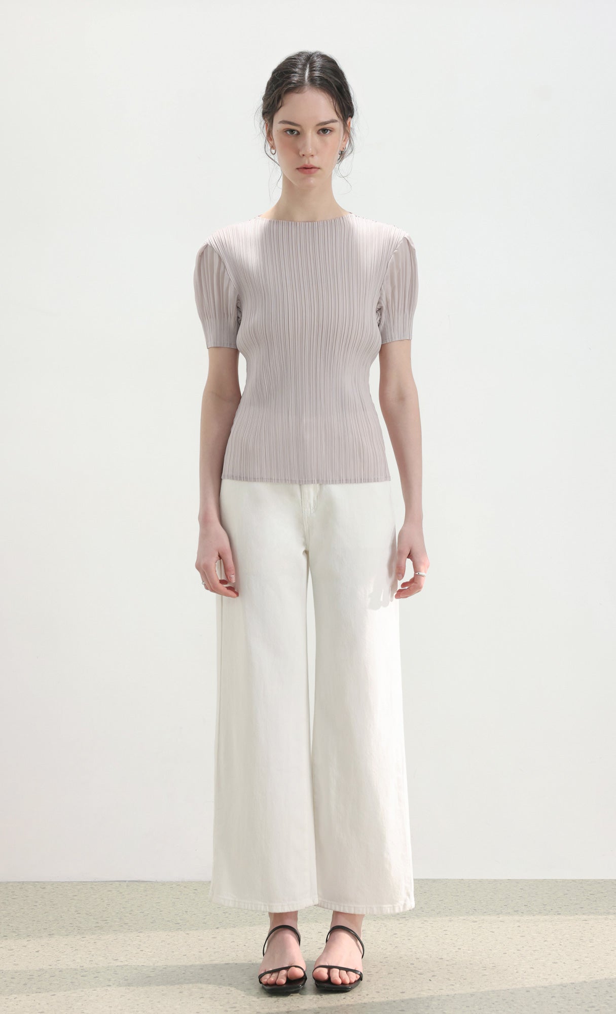 Mellow half-sleeve pleated top_beige