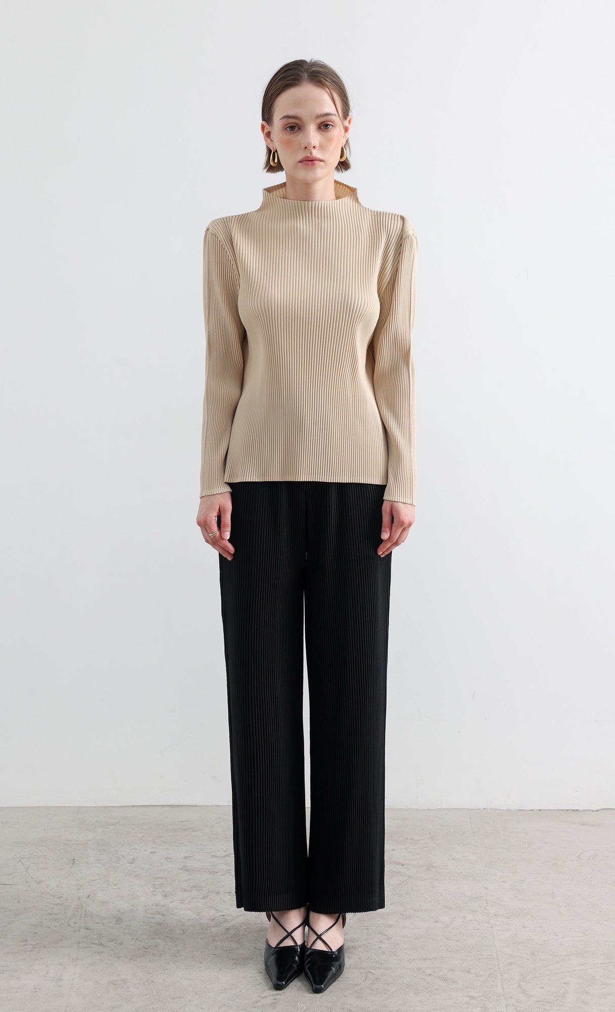Essential Relaxed Pleated Half-Neck Top_Beige