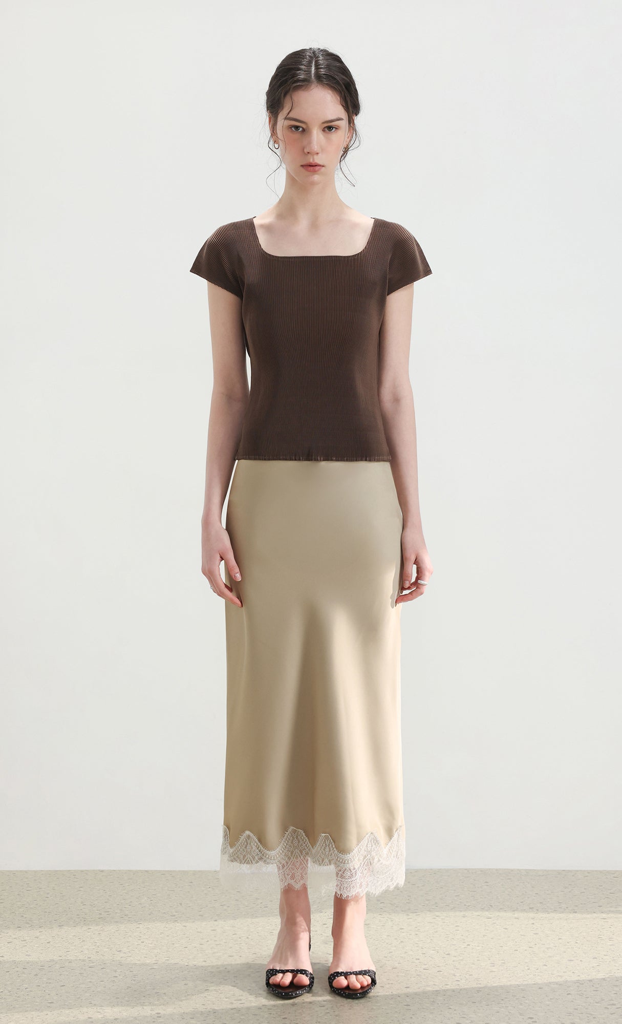 Nora pleated cap-sleeve top_brown