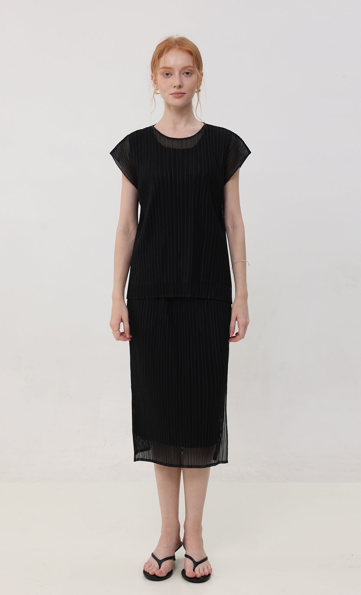 Airy pleated sleeveless top_black