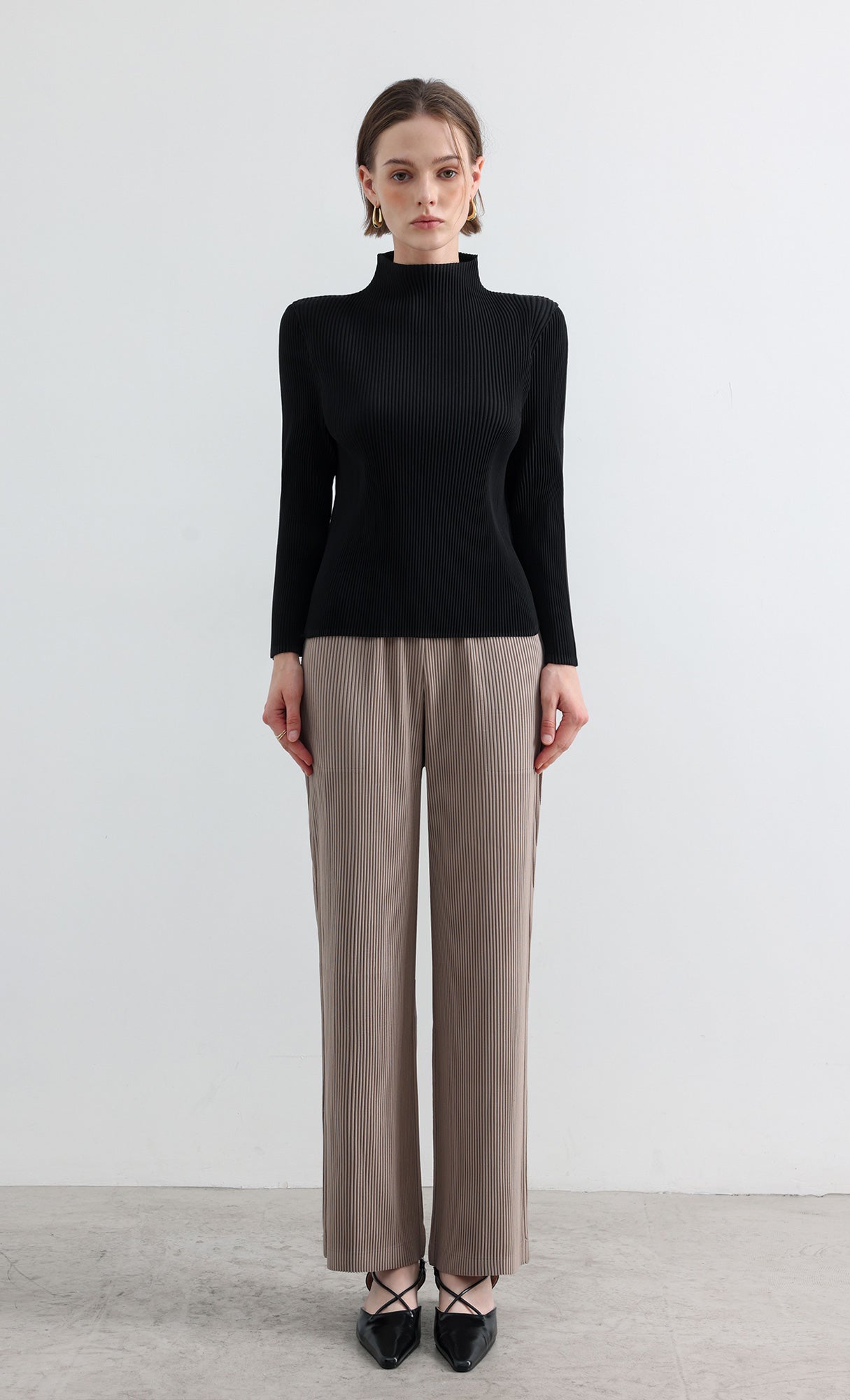 Essential Relaxed Pleated Half-Neck Top_Black