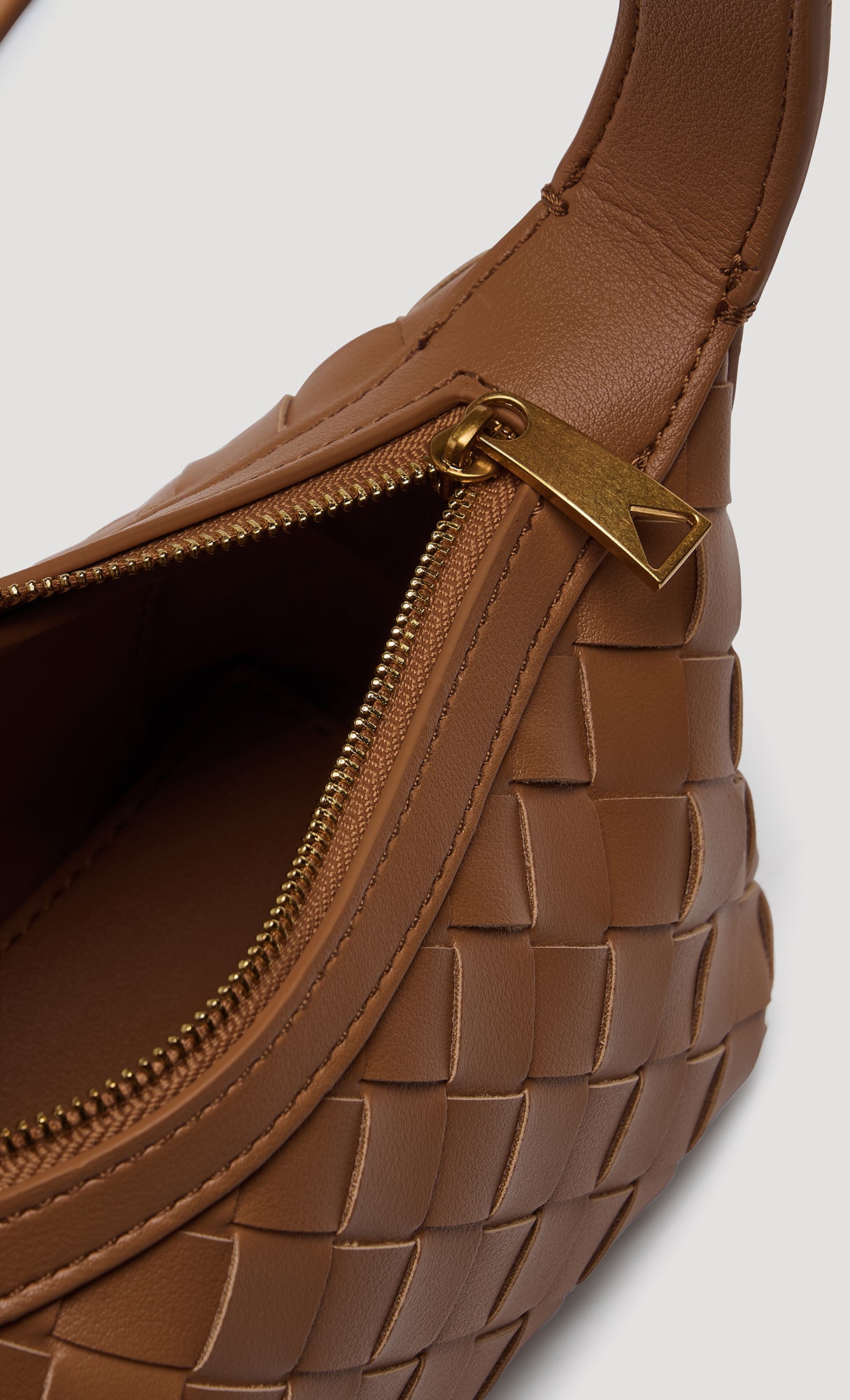 Weaving Leather Mini Hobo Bag_Camel