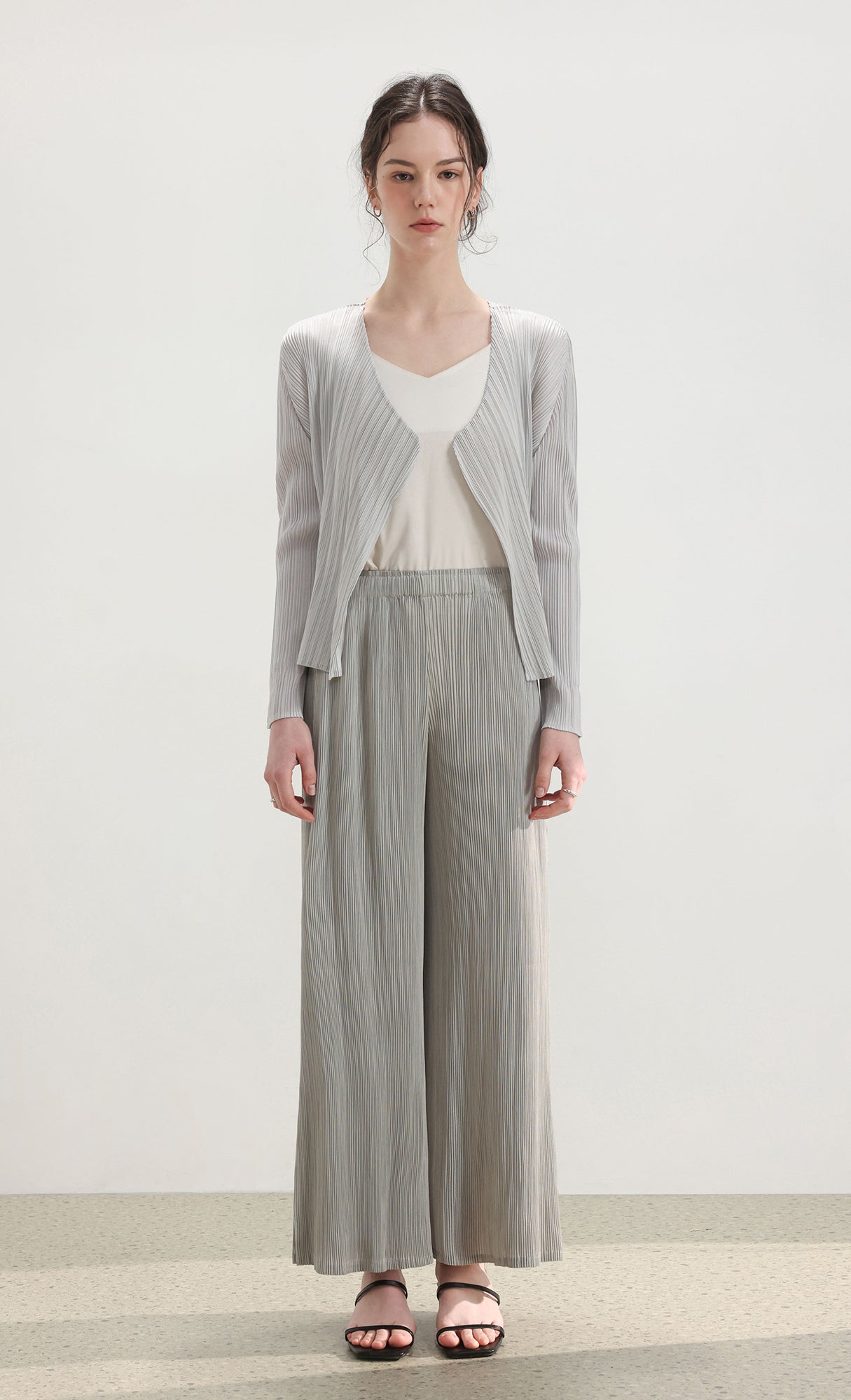 Pia pleated cardigan_light-grey